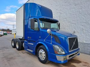 2010 Volvo VNL64T UT27341-01