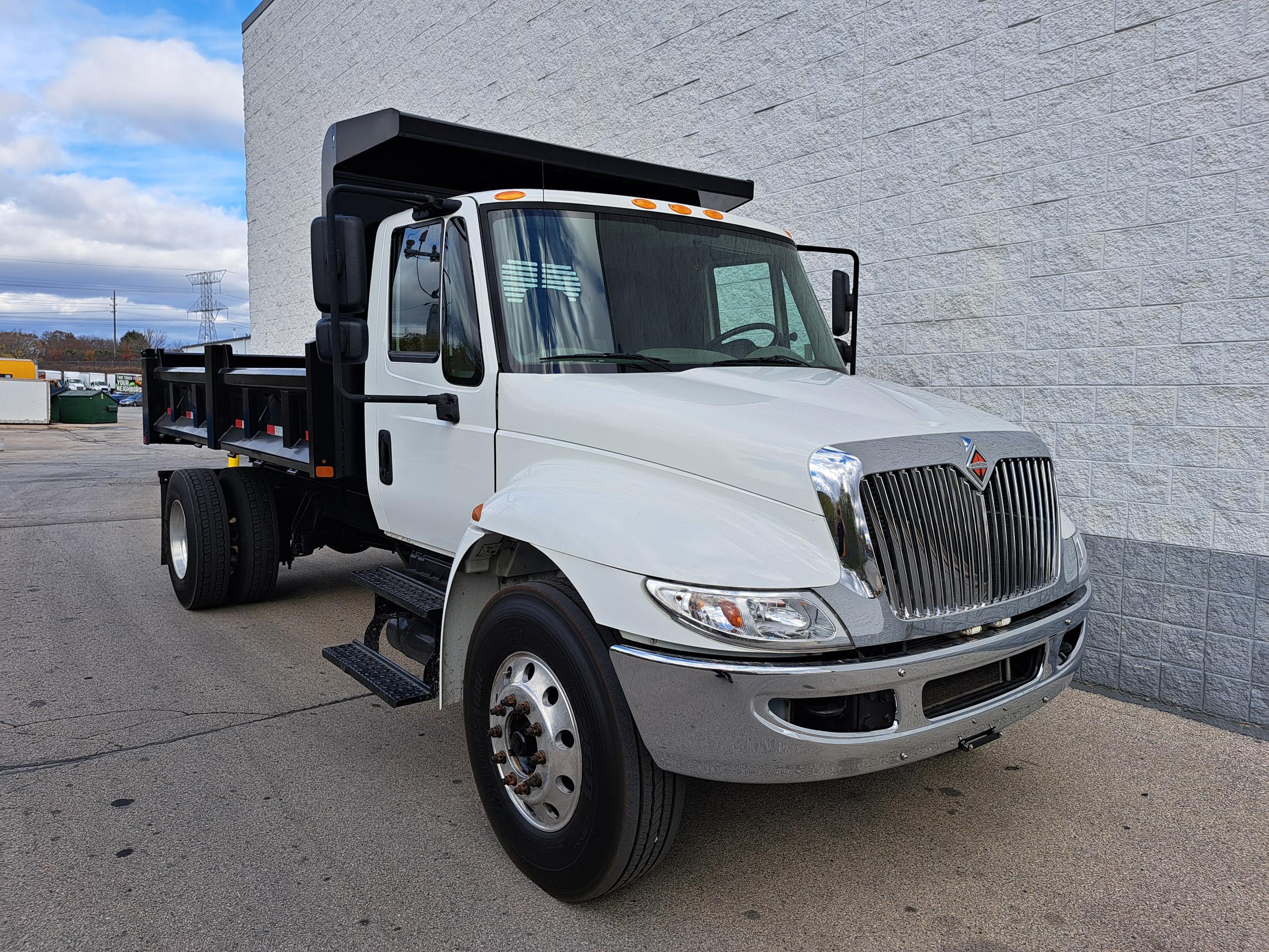 2018 INTERNATIONAL 4300 - image 1 of 6