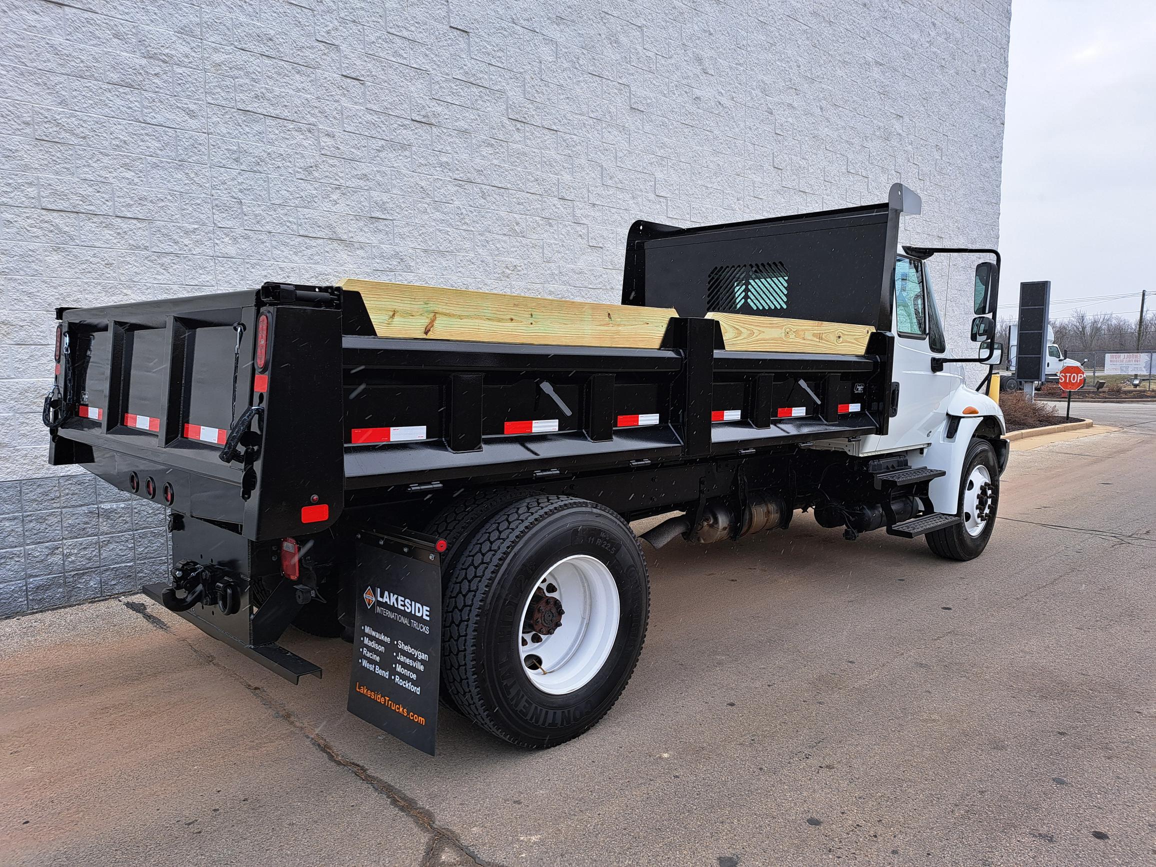 2019 INTERNATIONAL 4300 - image 2 of 6