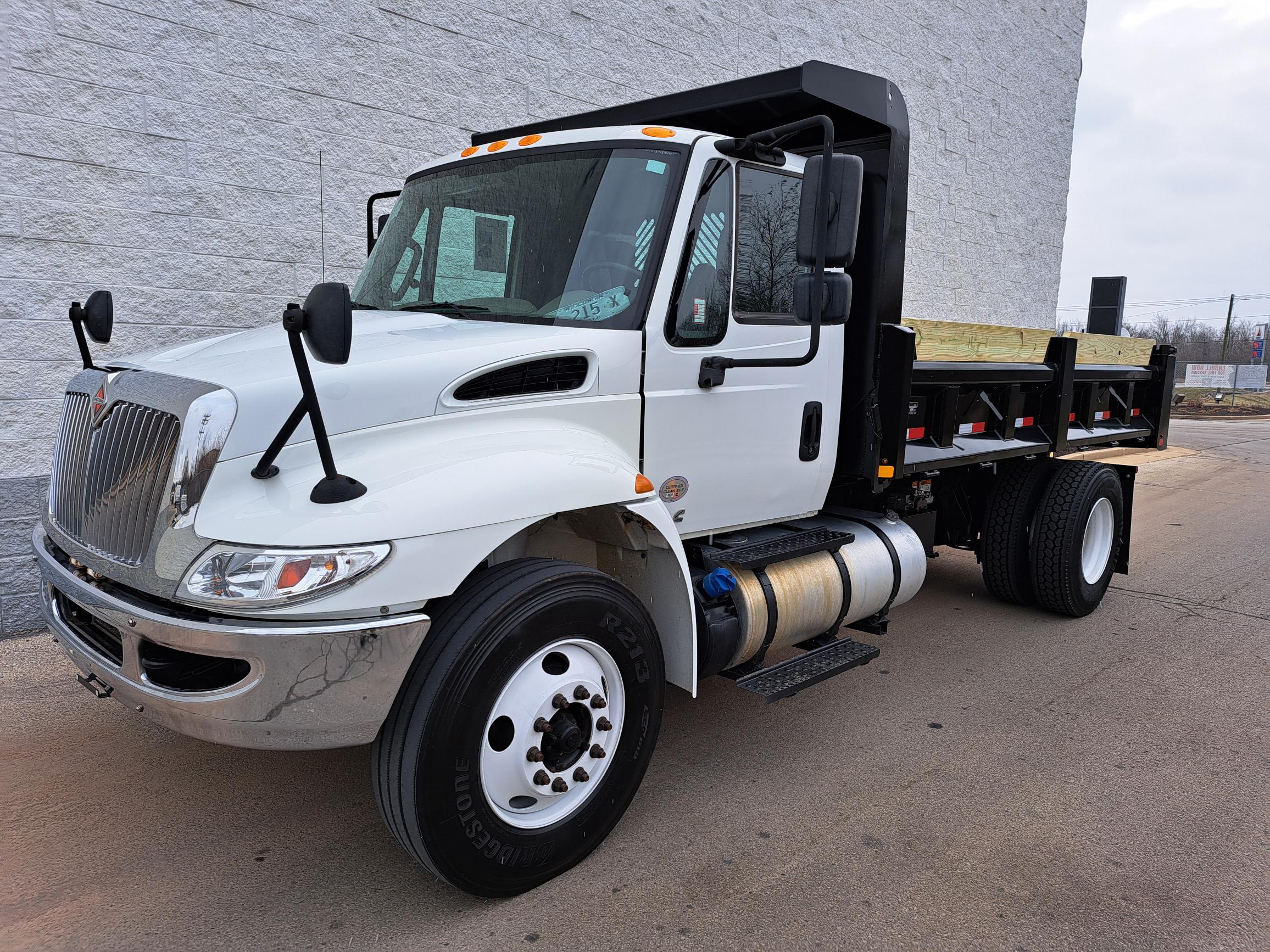 2019 INTERNATIONAL 4300 - image 3 of 6