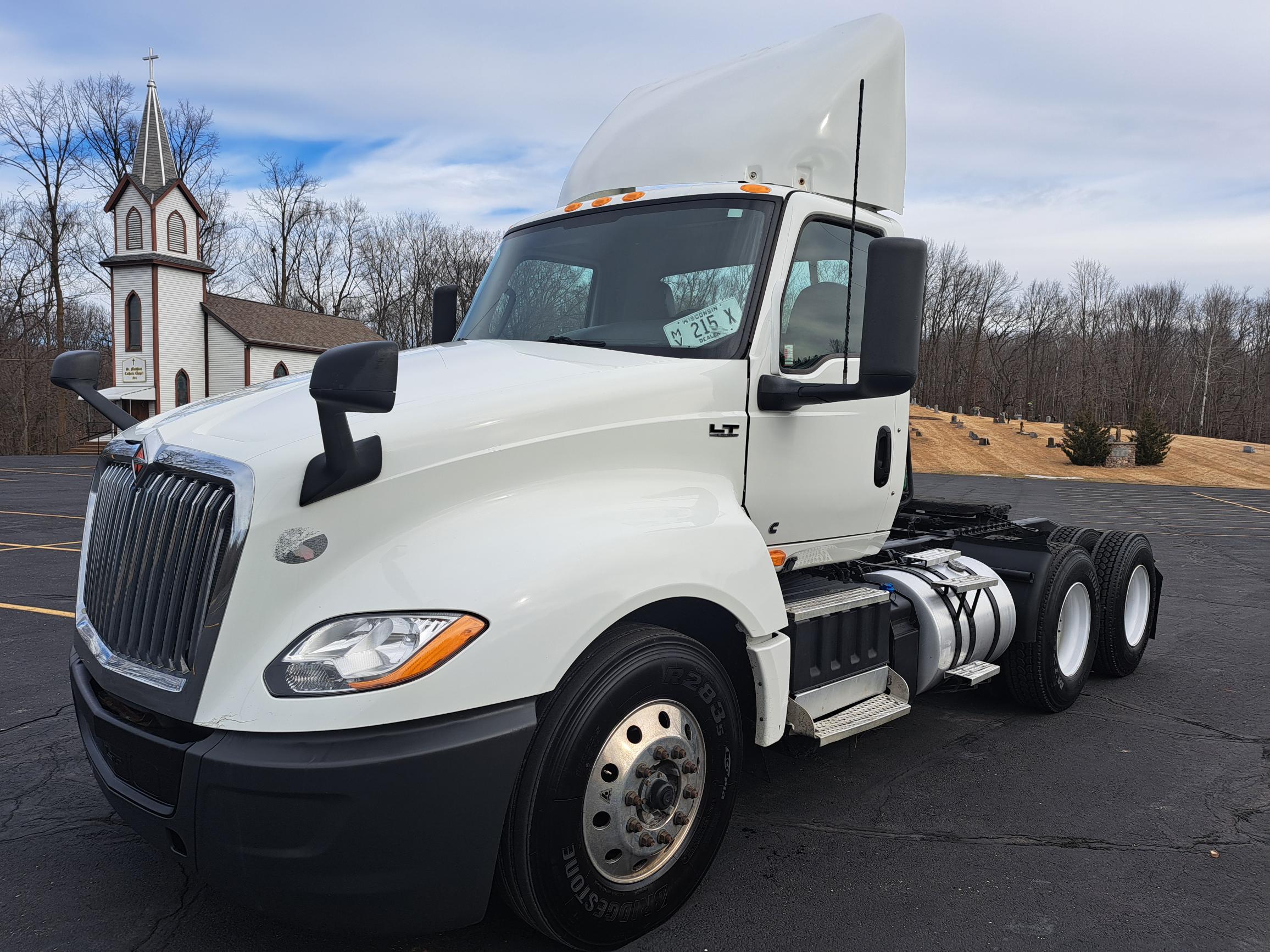 2019 INTERNATIONAL LT625 - image 3 of 6