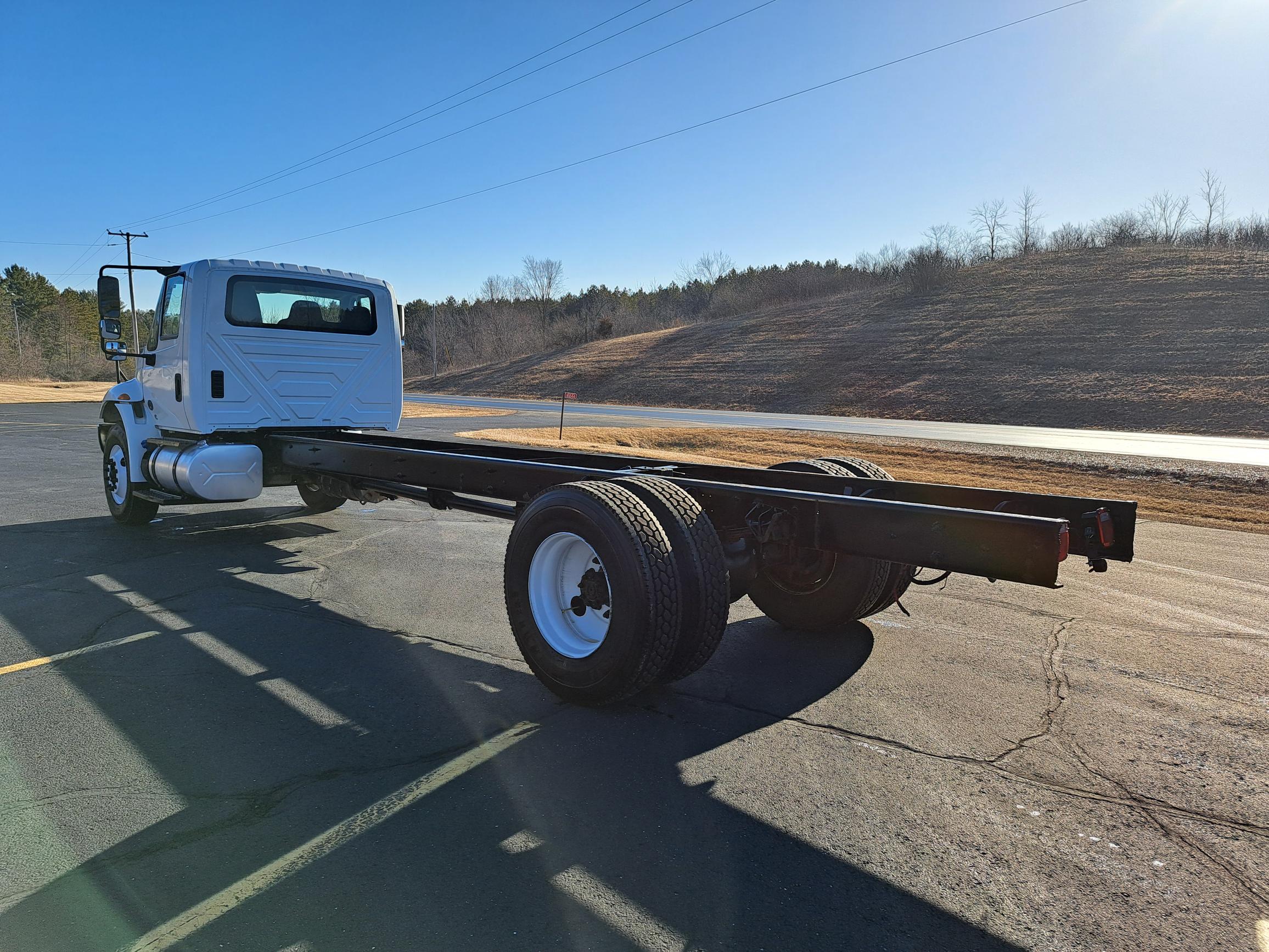 2019 INTERNATIONAL 4300 - image 4 of 6