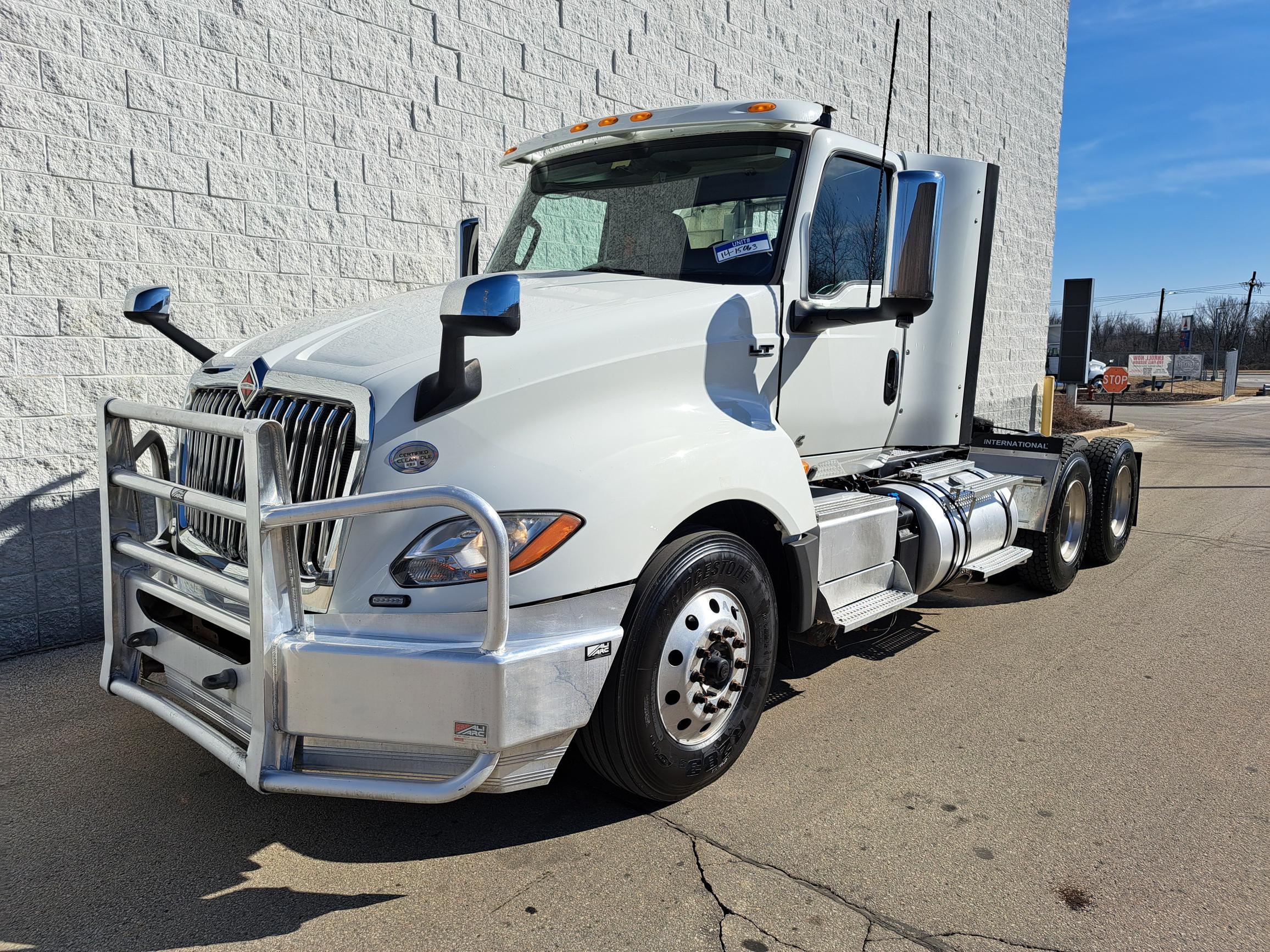 2019 INTERNATIONAL LT625 - image 3 of 6