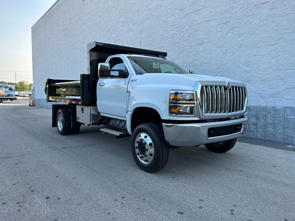洋書 INTERNATIONAL TRUCKS 14203X-01-1024x768.jpg