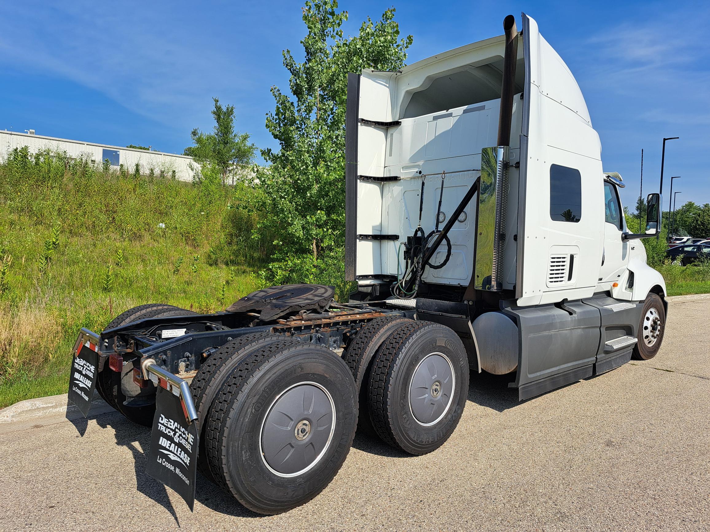 2022 INTERNATIONAL LT625 - image 2 of 6