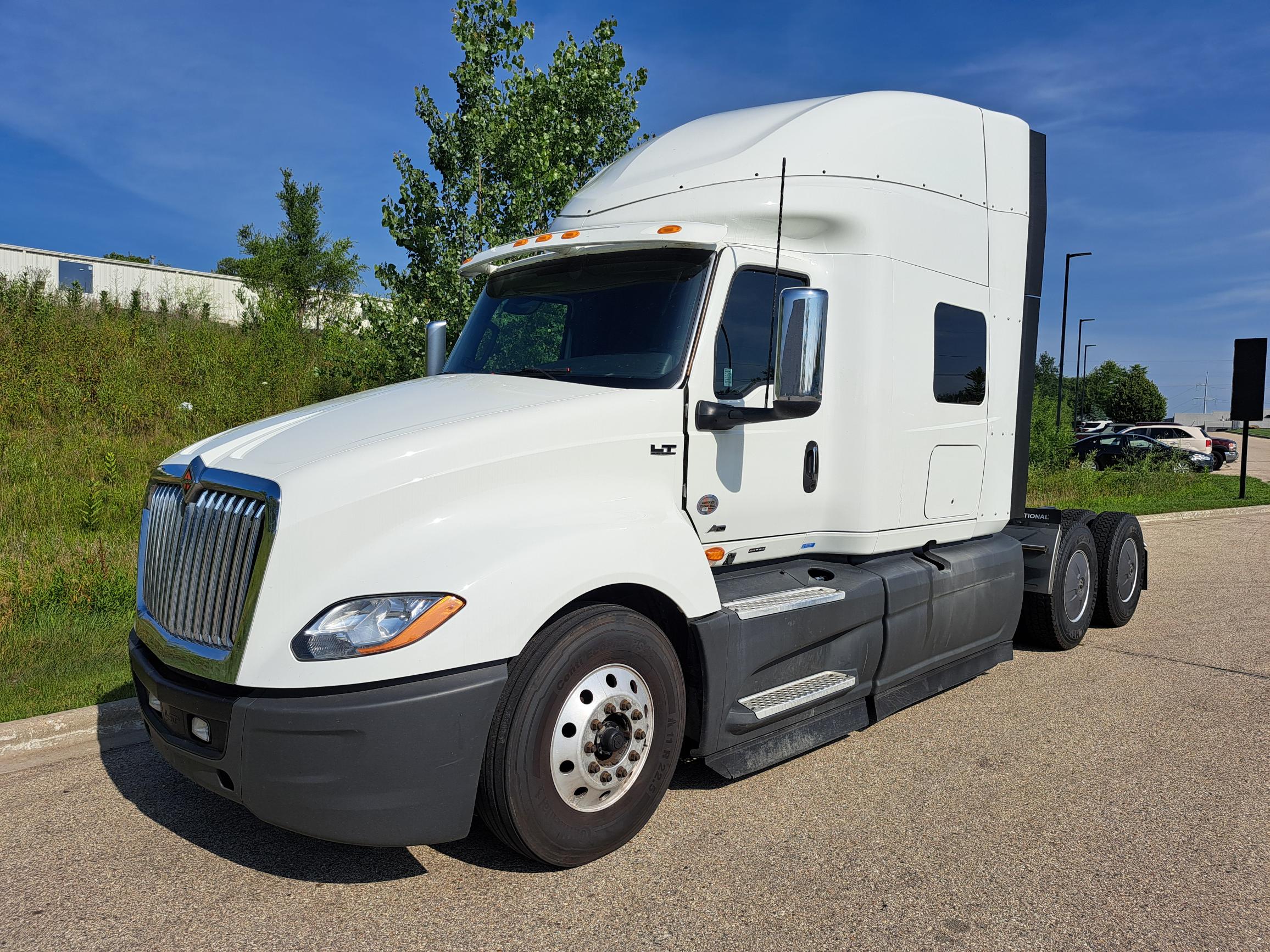 2022 INTERNATIONAL LT625 - image 3 of 6