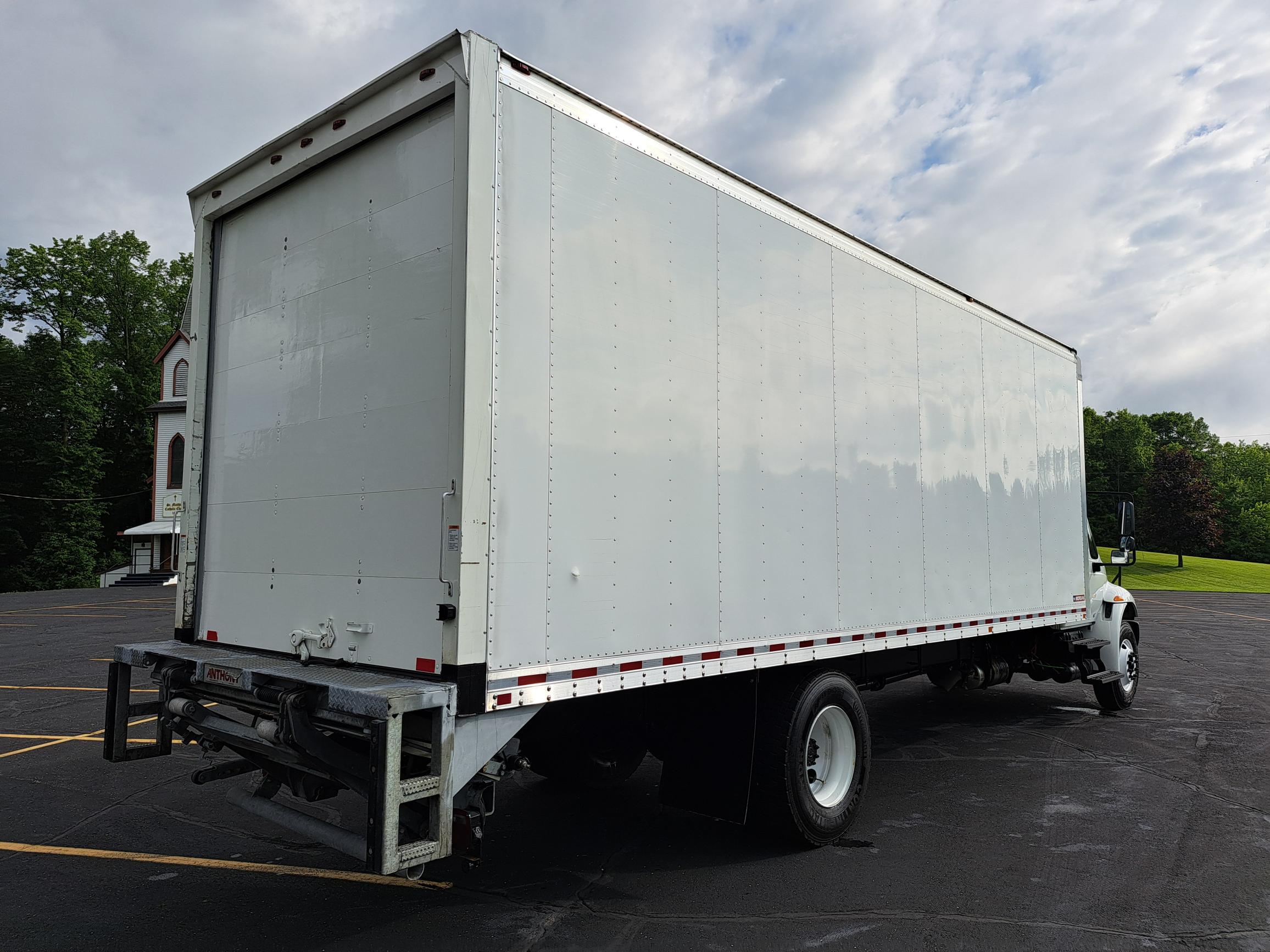 2019 INTERNATIONAL 4300 - image 2 of 6