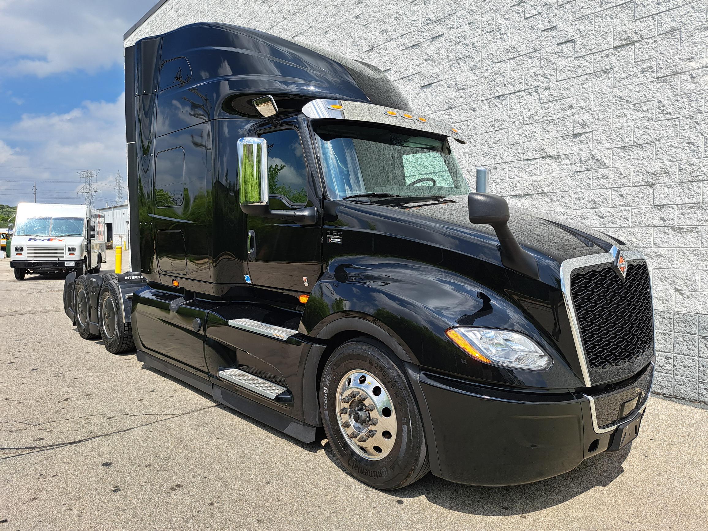 2024 INTERNATIONAL LT625 - image 1 of 3