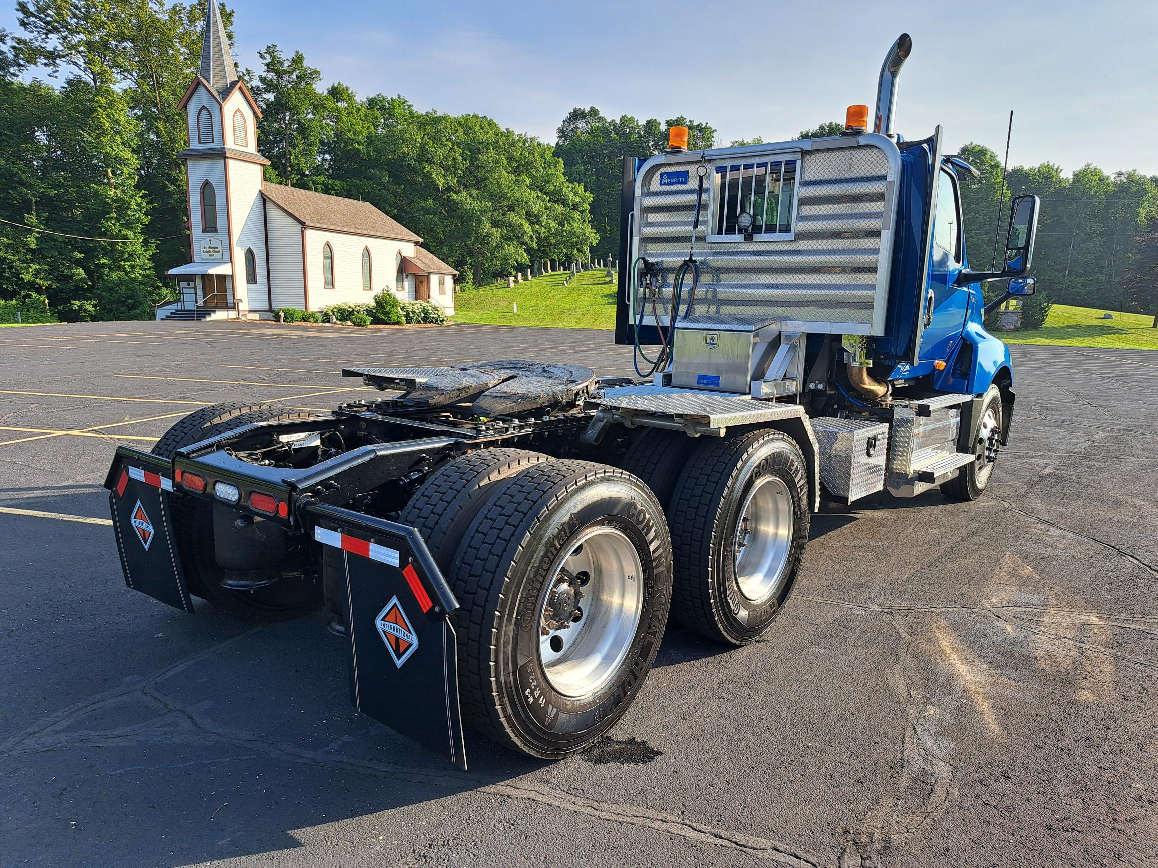 2025 INTERNATIONAL LT625 - image 2 of 6