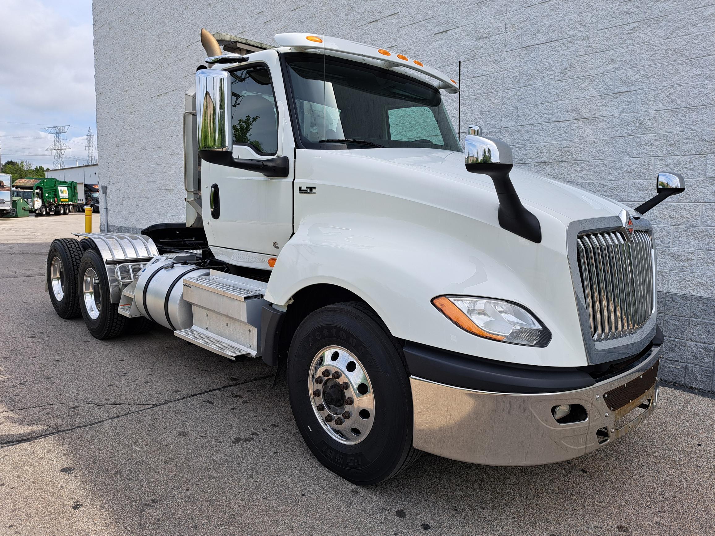 2019 INTERNATIONAL LT625 - image 1 of 6