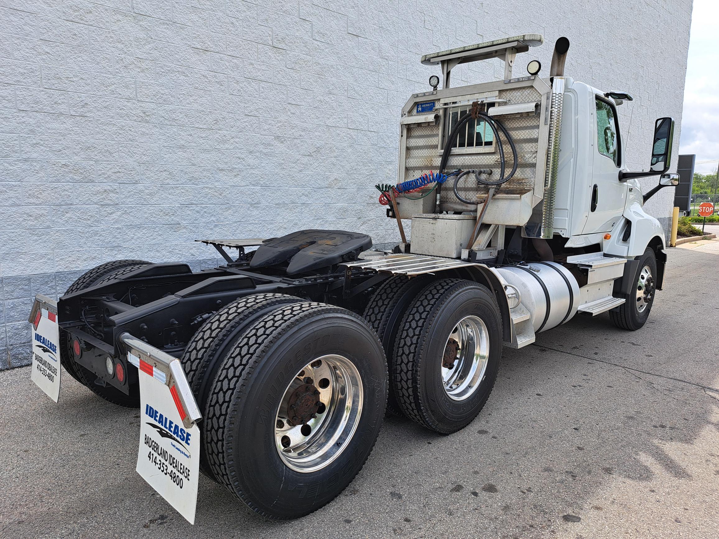 2019 INTERNATIONAL LT625 - image 2 of 6