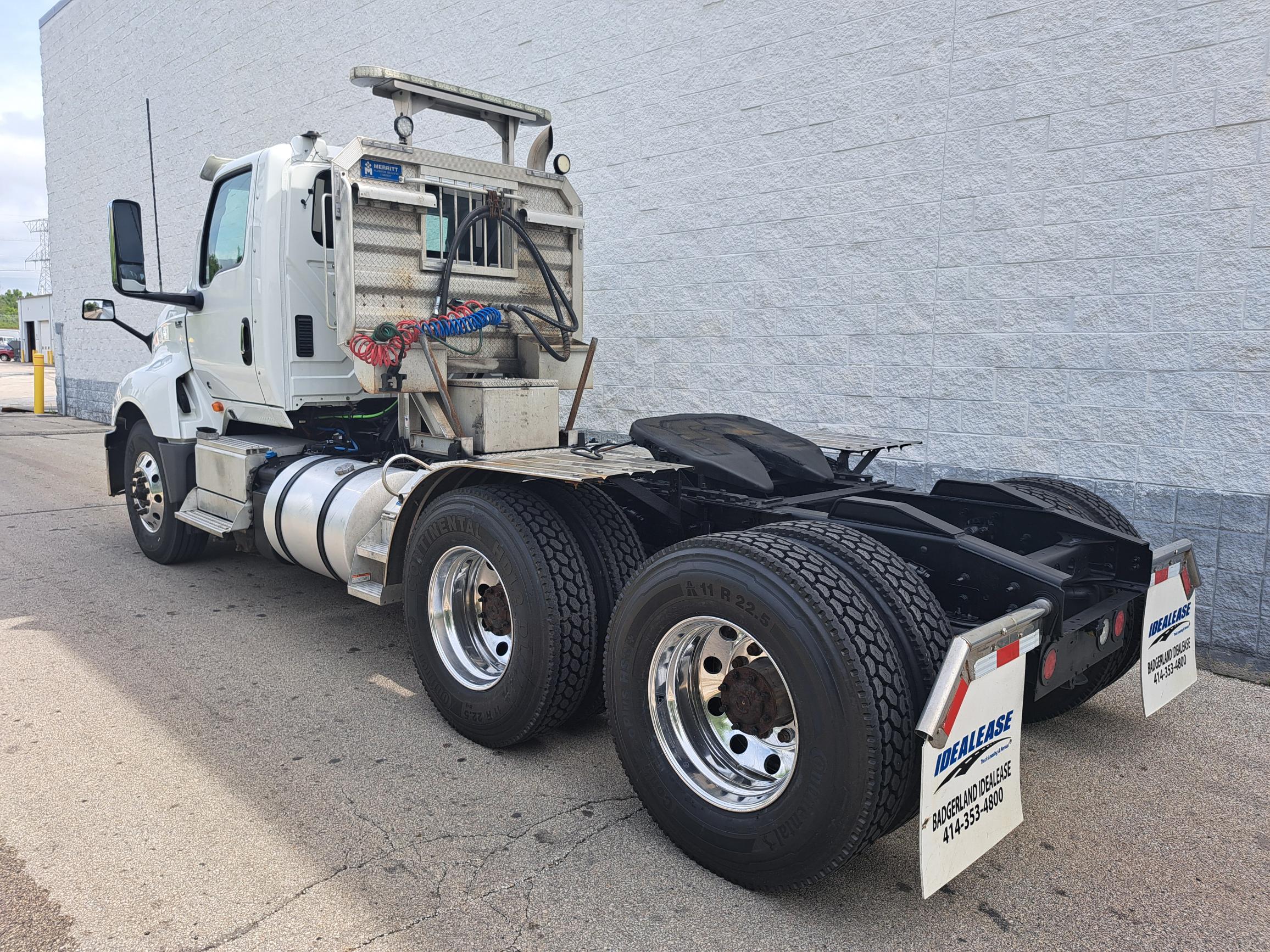 2019 INTERNATIONAL LT625 - image 4 of 6