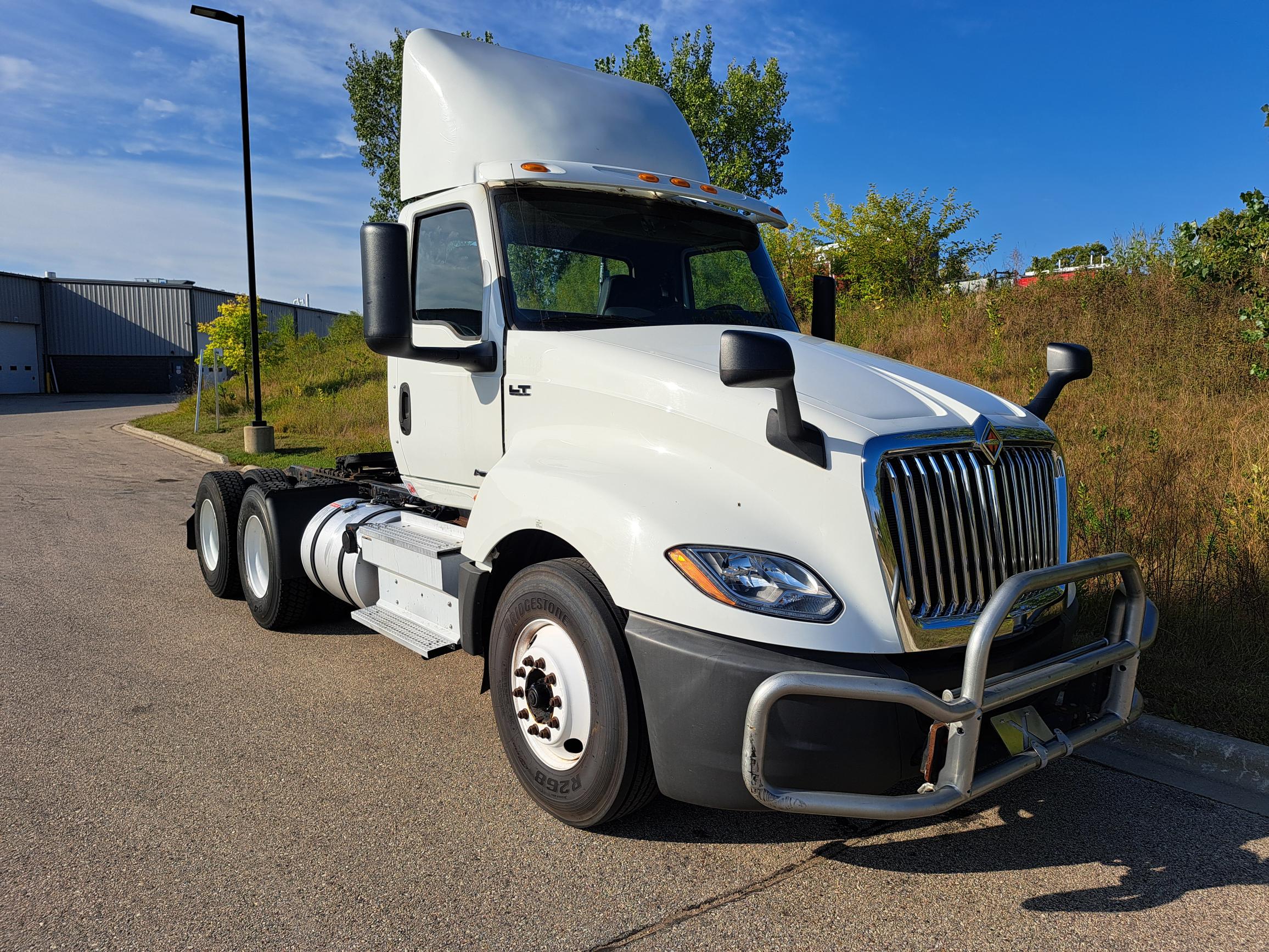 2019 INTERNATIONAL LT625 - image 1 of 6