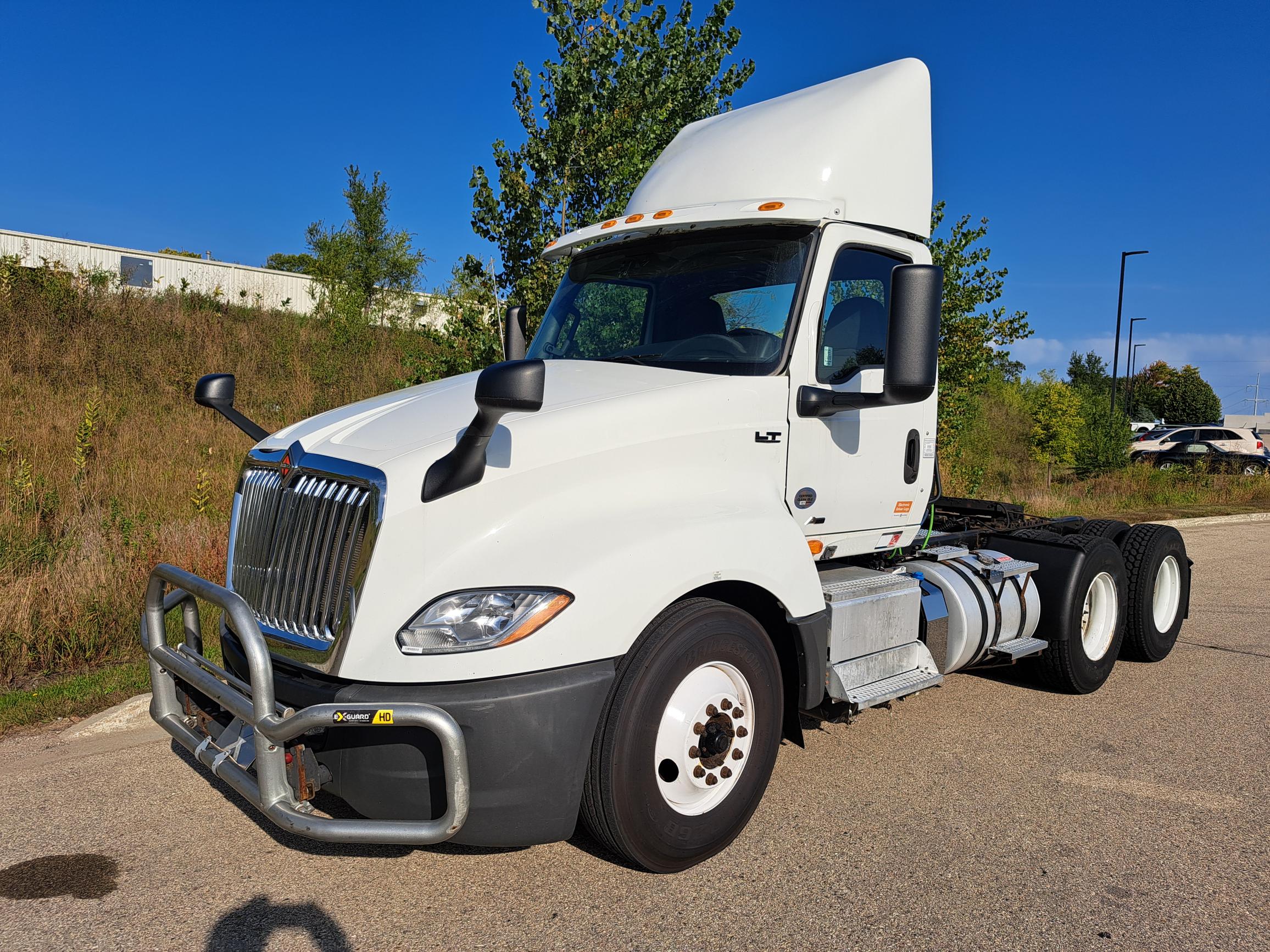 2019 INTERNATIONAL LT625 - image 3 of 6