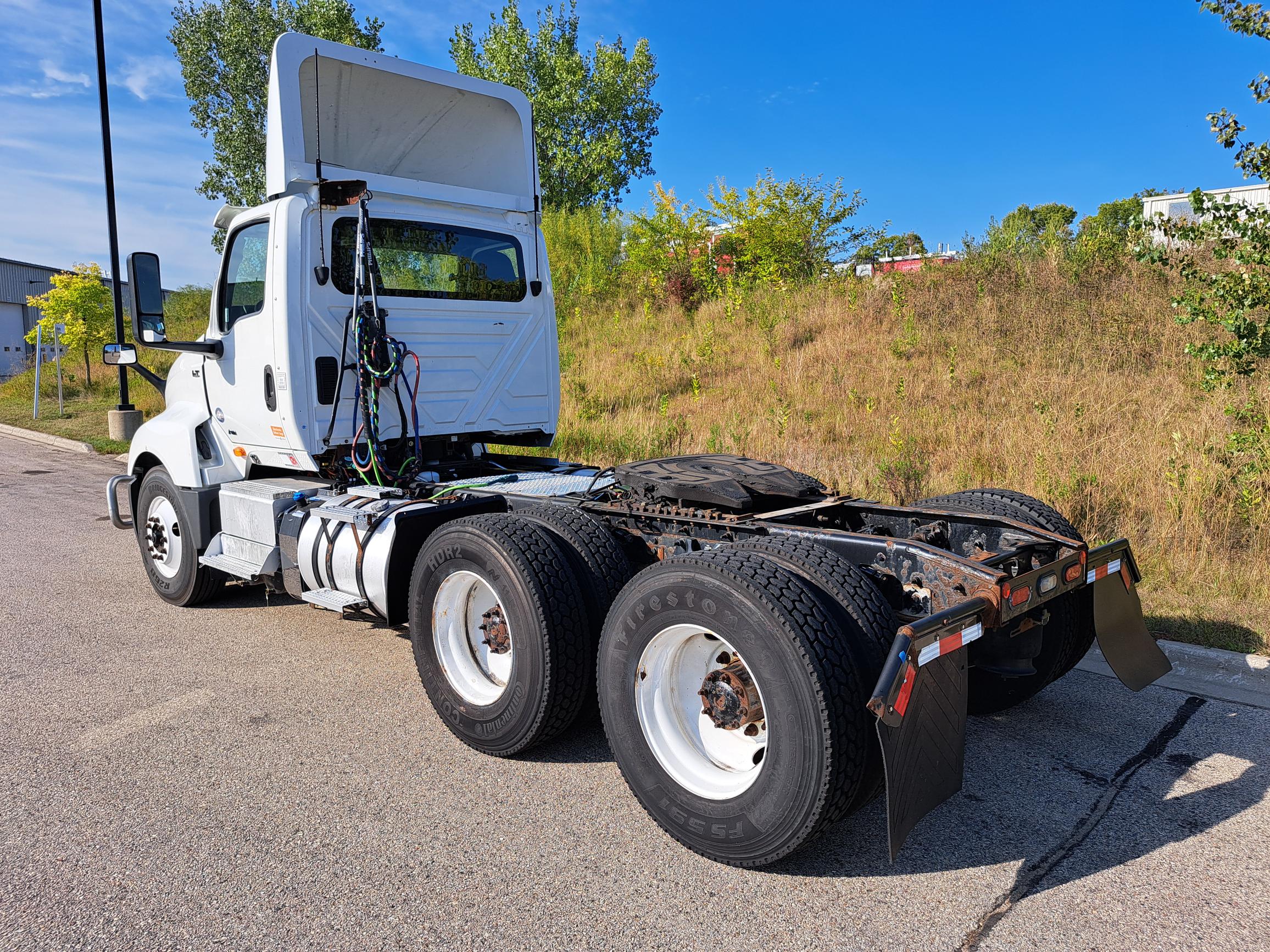 2019 INTERNATIONAL LT625 - image 4 of 6