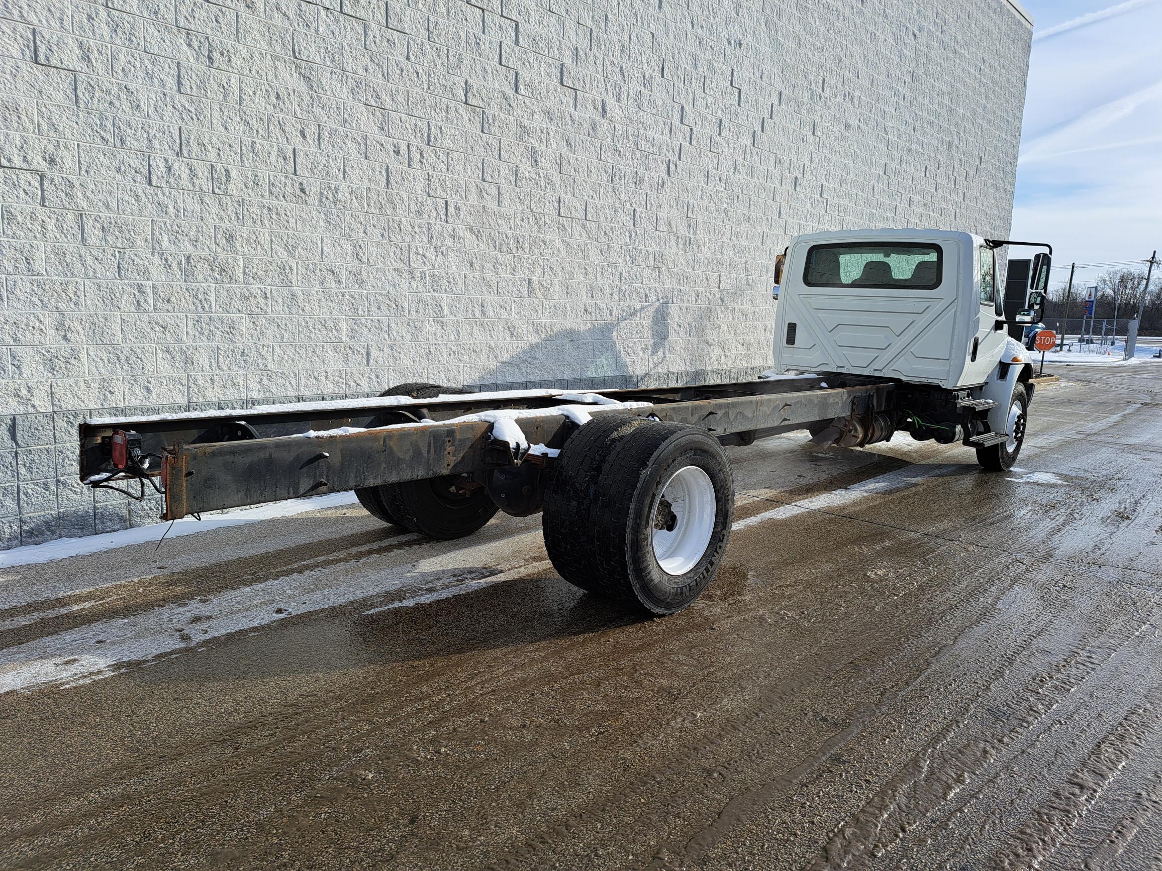 2019 INTERNATIONAL 4300 2019 INTERNATIONAL 4300 - image 2 of 6