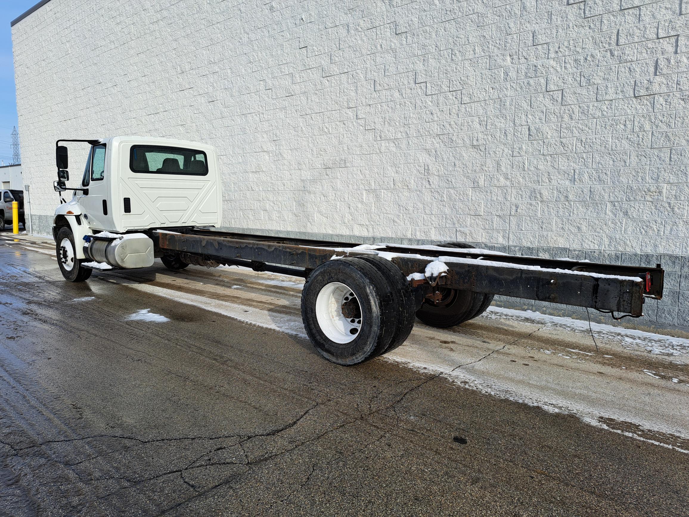 2019 INTERNATIONAL 4300 2019 INTERNATIONAL 4300 - image 4 of 6