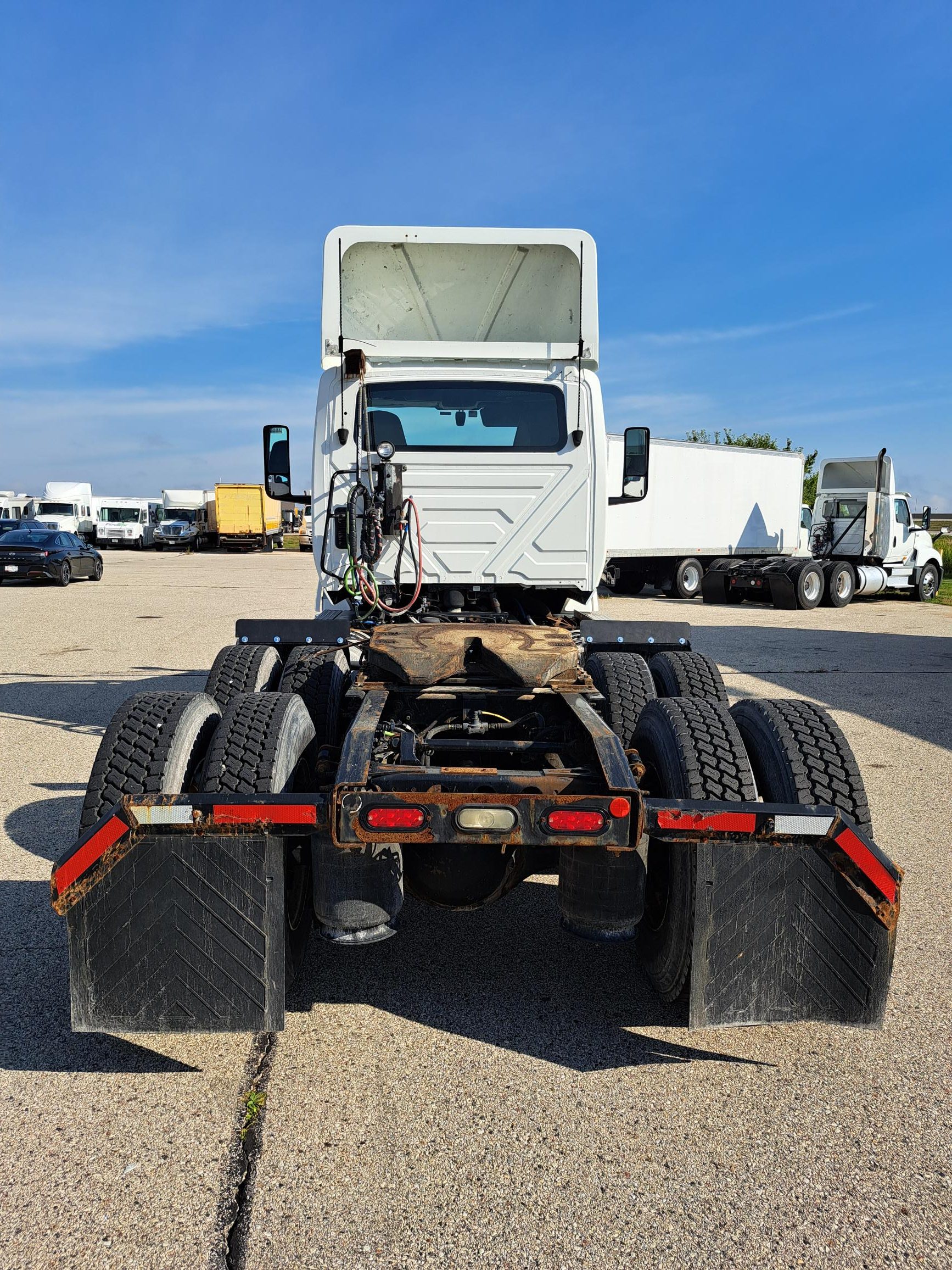 2019 INTERNATIONAL LT625 2019 INTERNATIONAL LT625 - image 4 of 6