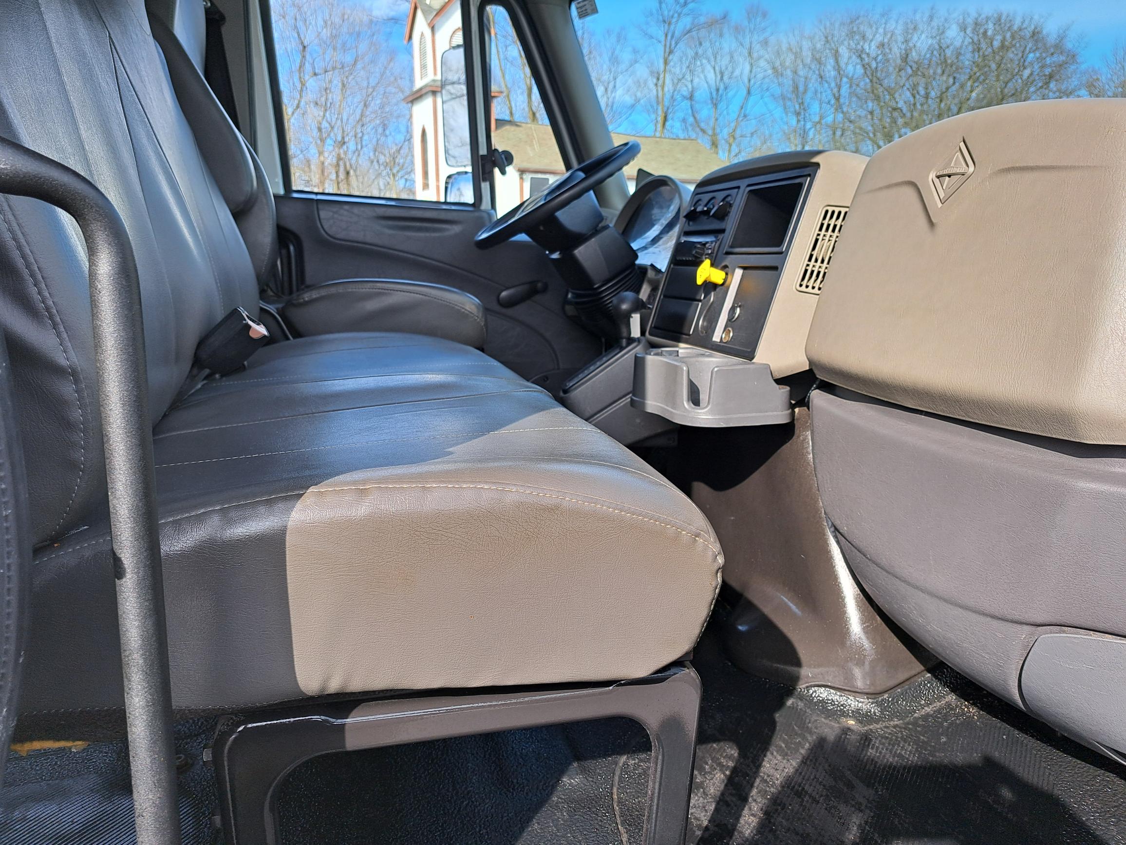 2019 INTERNATIONAL 4300 UT47051-13 2019 INTERNATIONAL 4300 UT47051-13