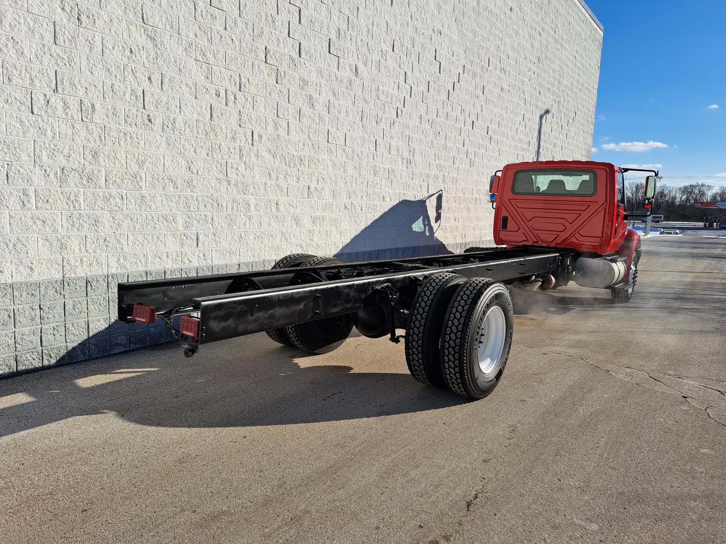 2019 INTERNATIONAL 4300 - image 2 of 6