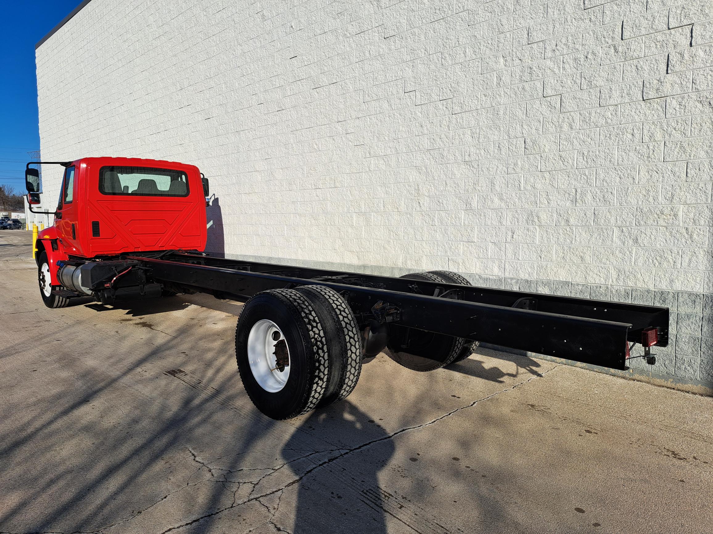 2019 INTERNATIONAL 4300 2019 INTERNATIONAL 4300 - image 4 of 6