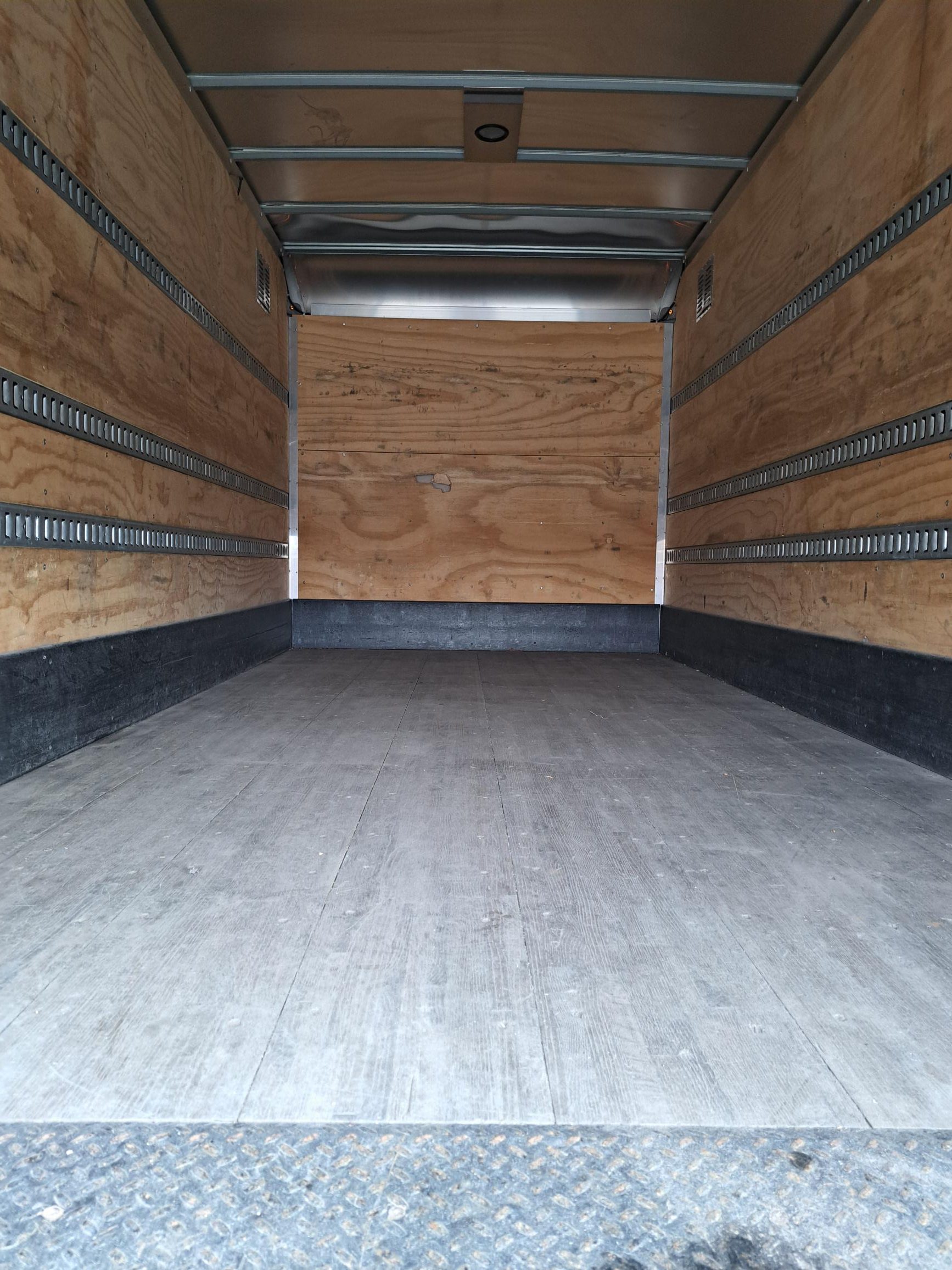 2018 Isuzu NRR UT18161-07 2018 Isuzu NRR UT18161-07