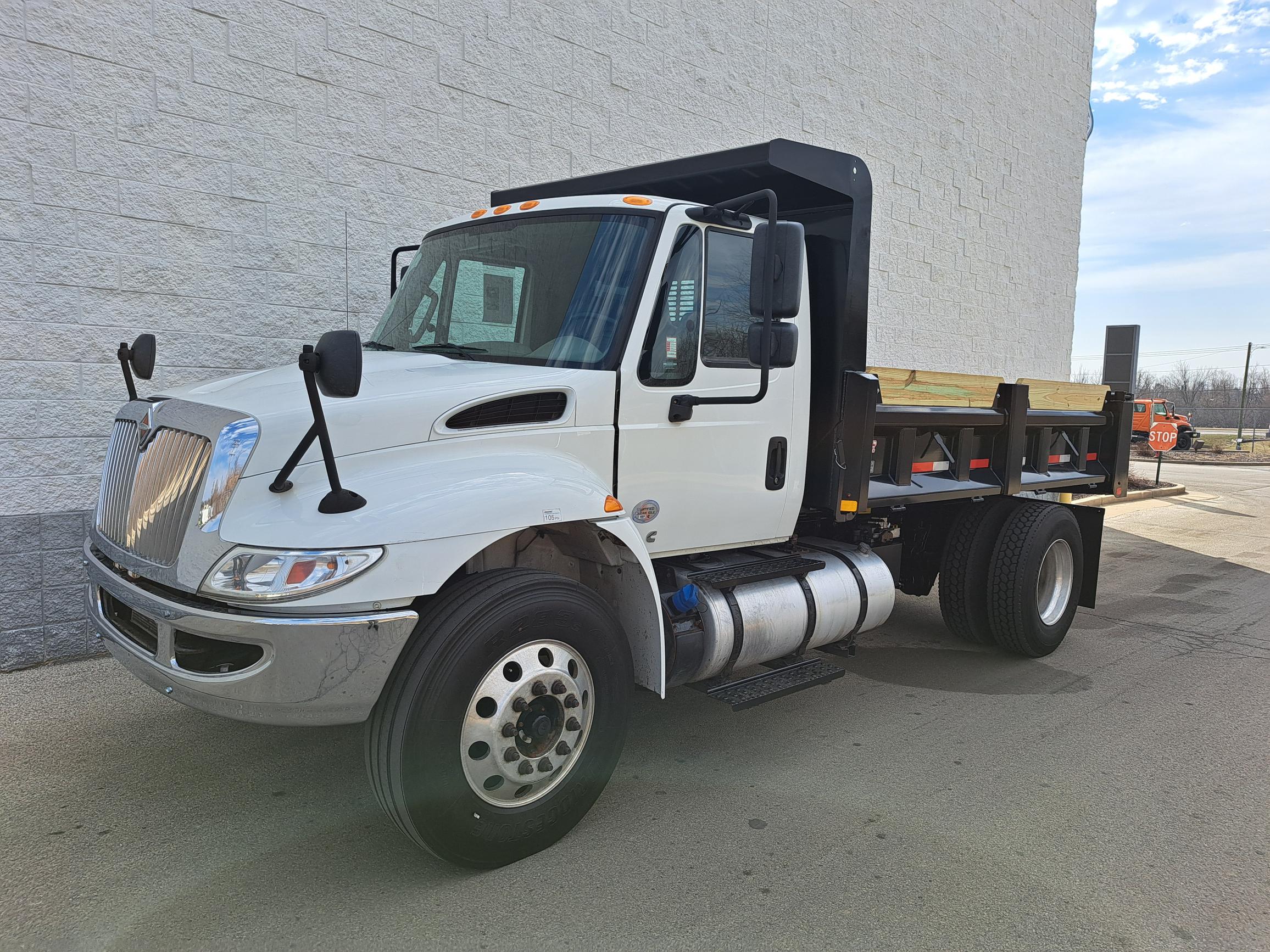 2019 INTERNATIONAL 4300 2019 INTERNATIONAL 4300 - image 3 of 6