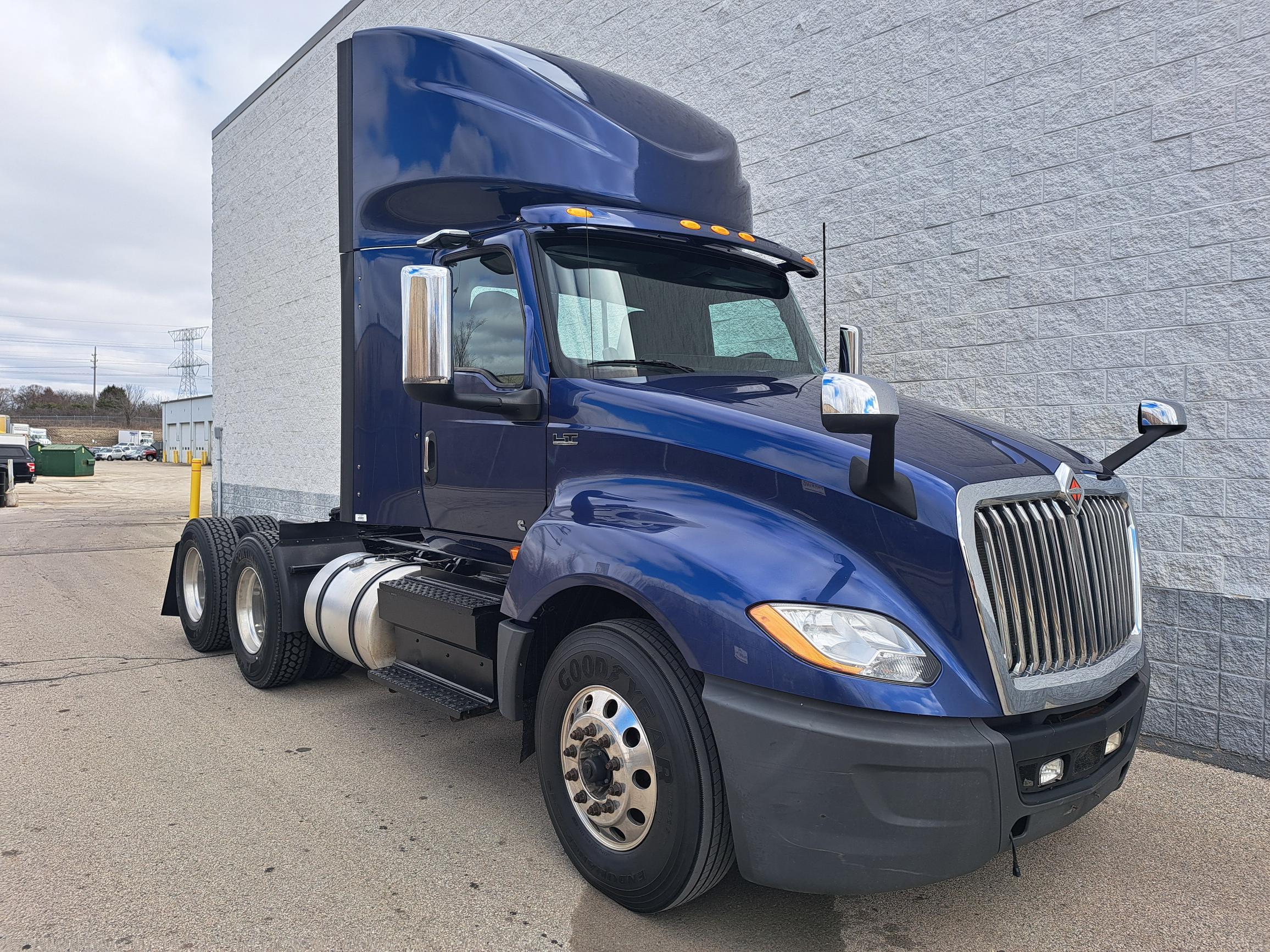 2019 INTERNATIONAL LT625 2019 INTERNATIONAL LT625 - image 1 of 6