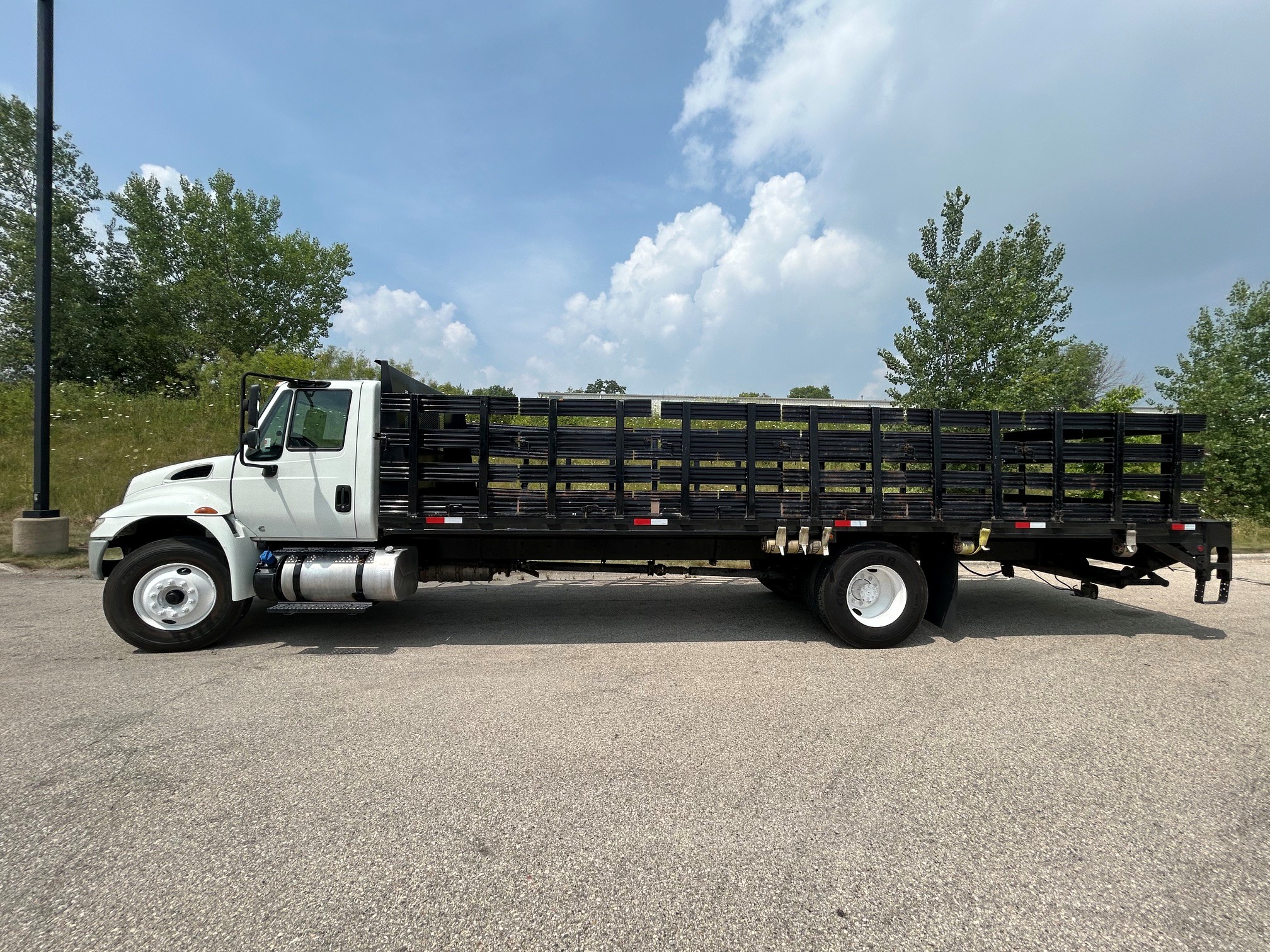 2019 INTERNATIONAL 4300 2019 INTERNATIONAL 4300 - image 2 of 6