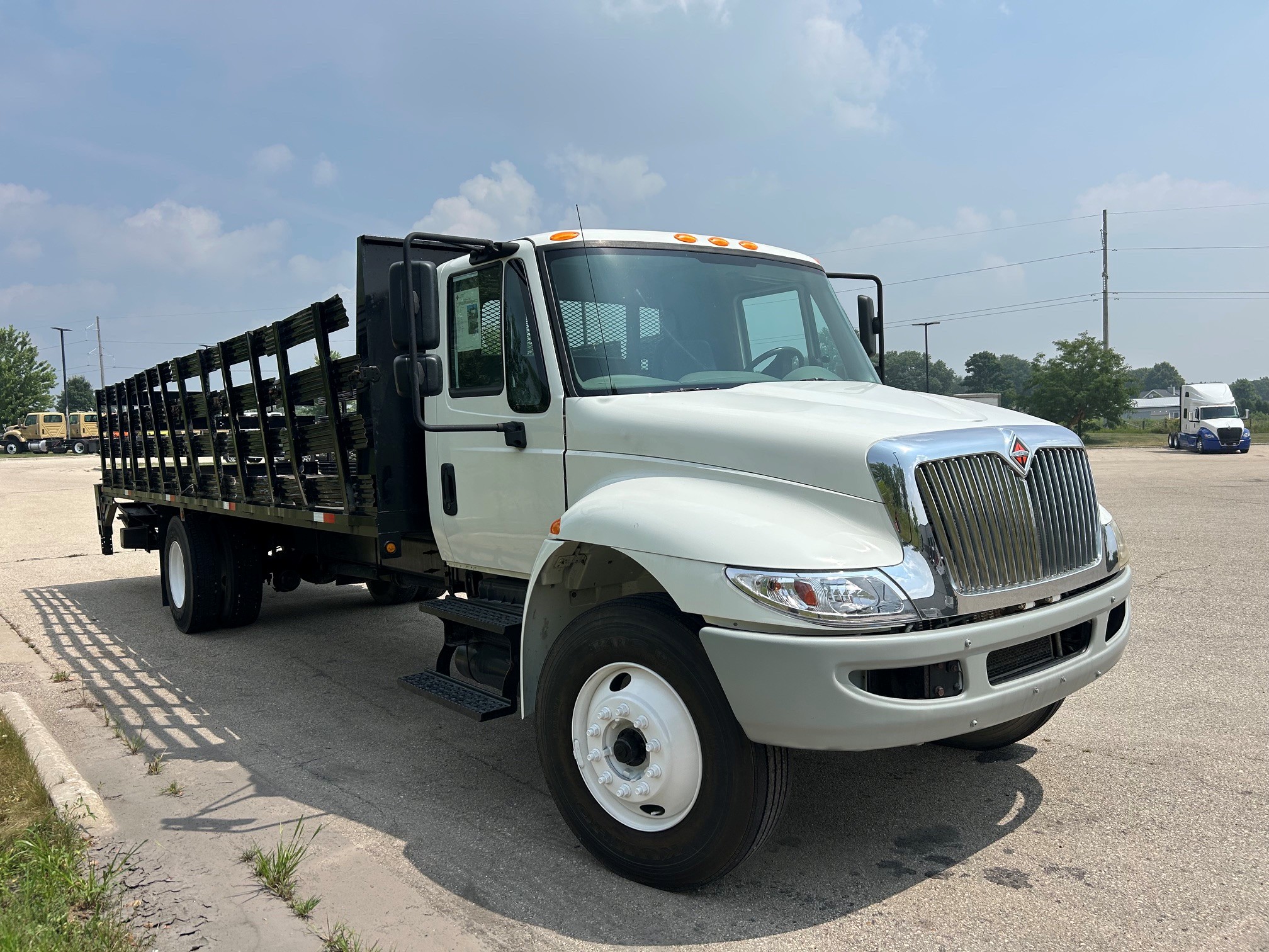 2019 INTERNATIONAL 4300 2019 INTERNATIONAL 4300 - image 4 of 6