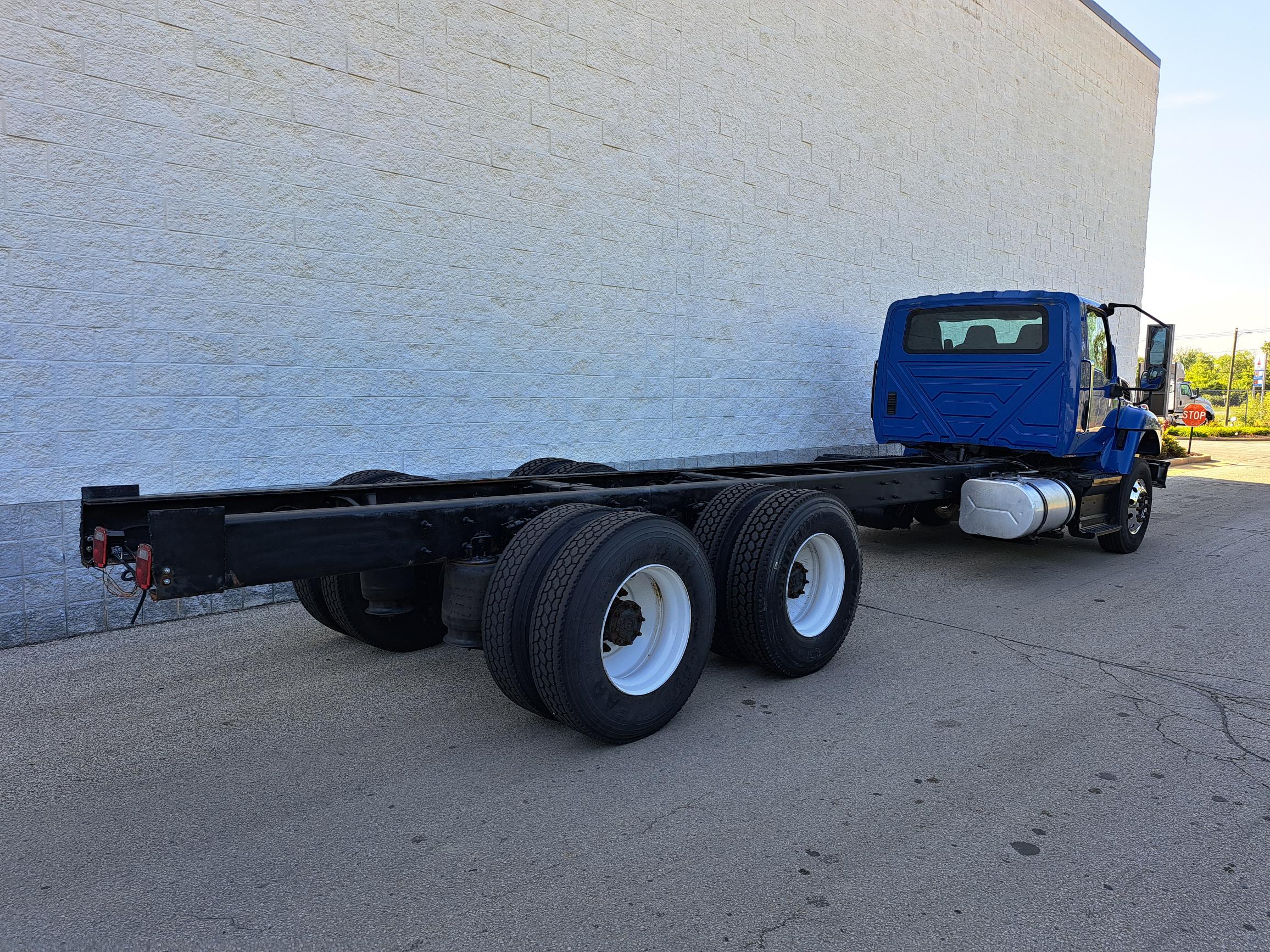 2019 INTERNATIONAL HV607 2019 INTERNATIONAL HV607 - image 2 of 6