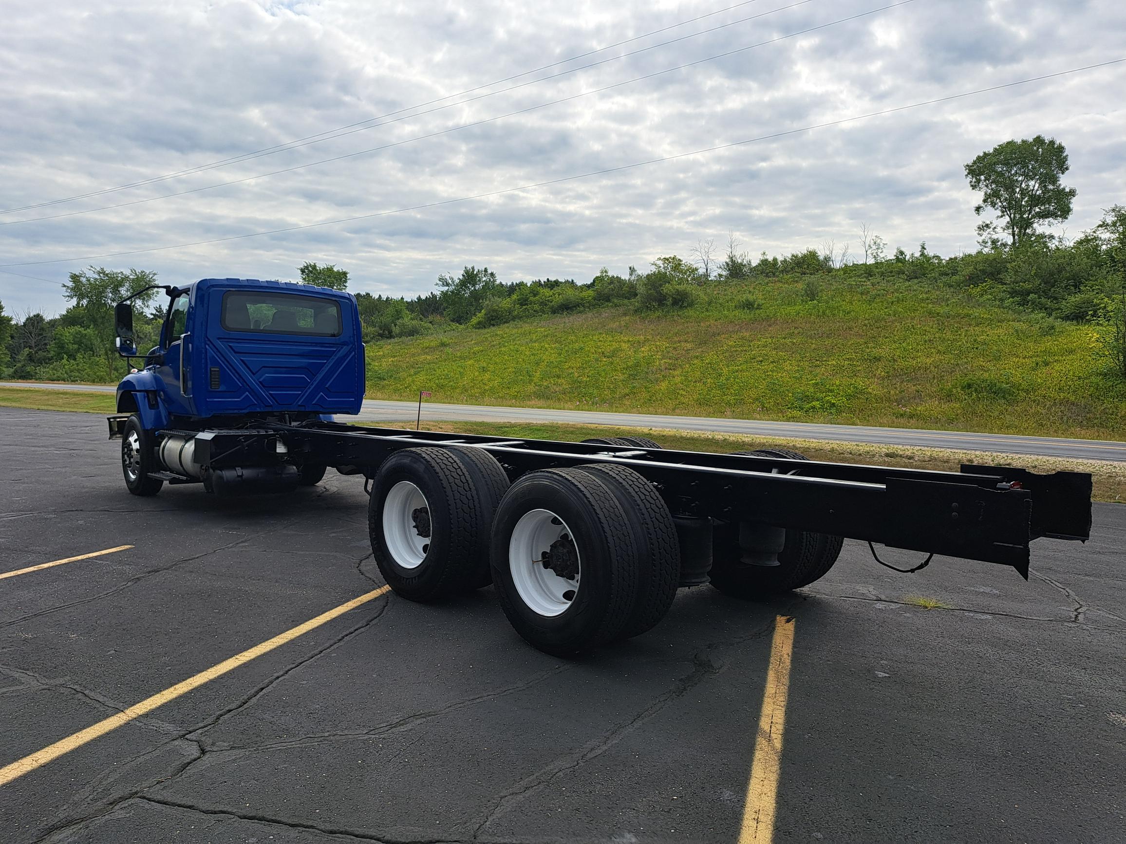 2019 INTERNATIONAL HV607 2019 INTERNATIONAL HV607 - image 4 of 6