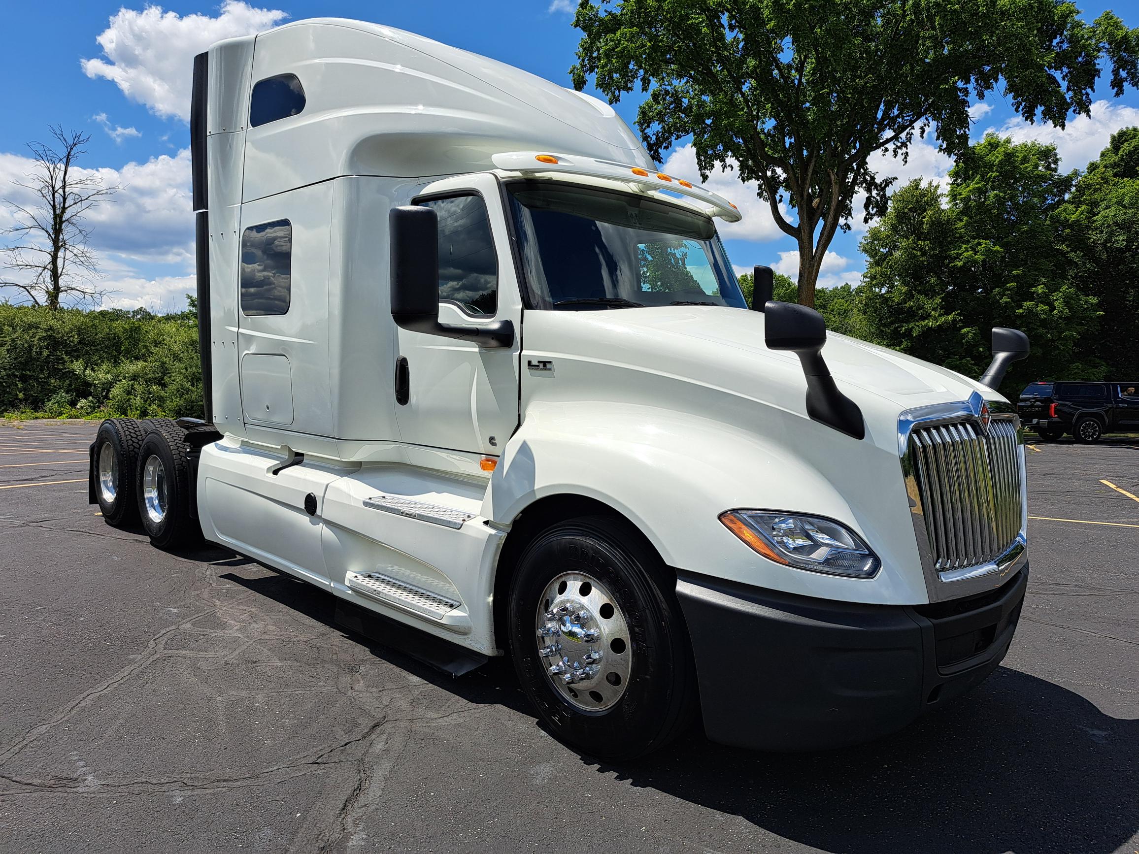 2022 INTERNATIONAL LT625 2022 INTERNATIONAL LT625 - image 1 of 6