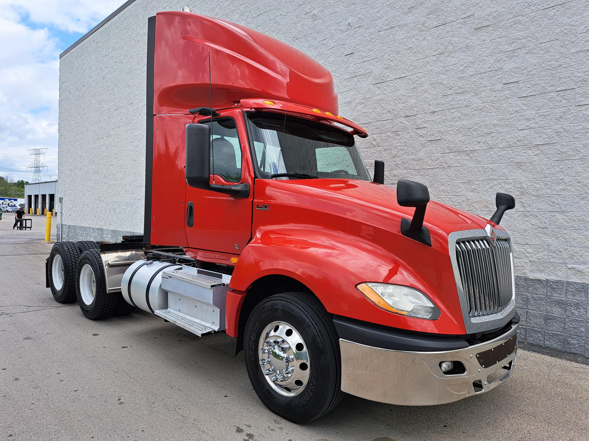 2019 INTERNATIONAL LT625 2019 INTERNATIONAL LT625 - image 1 of 6