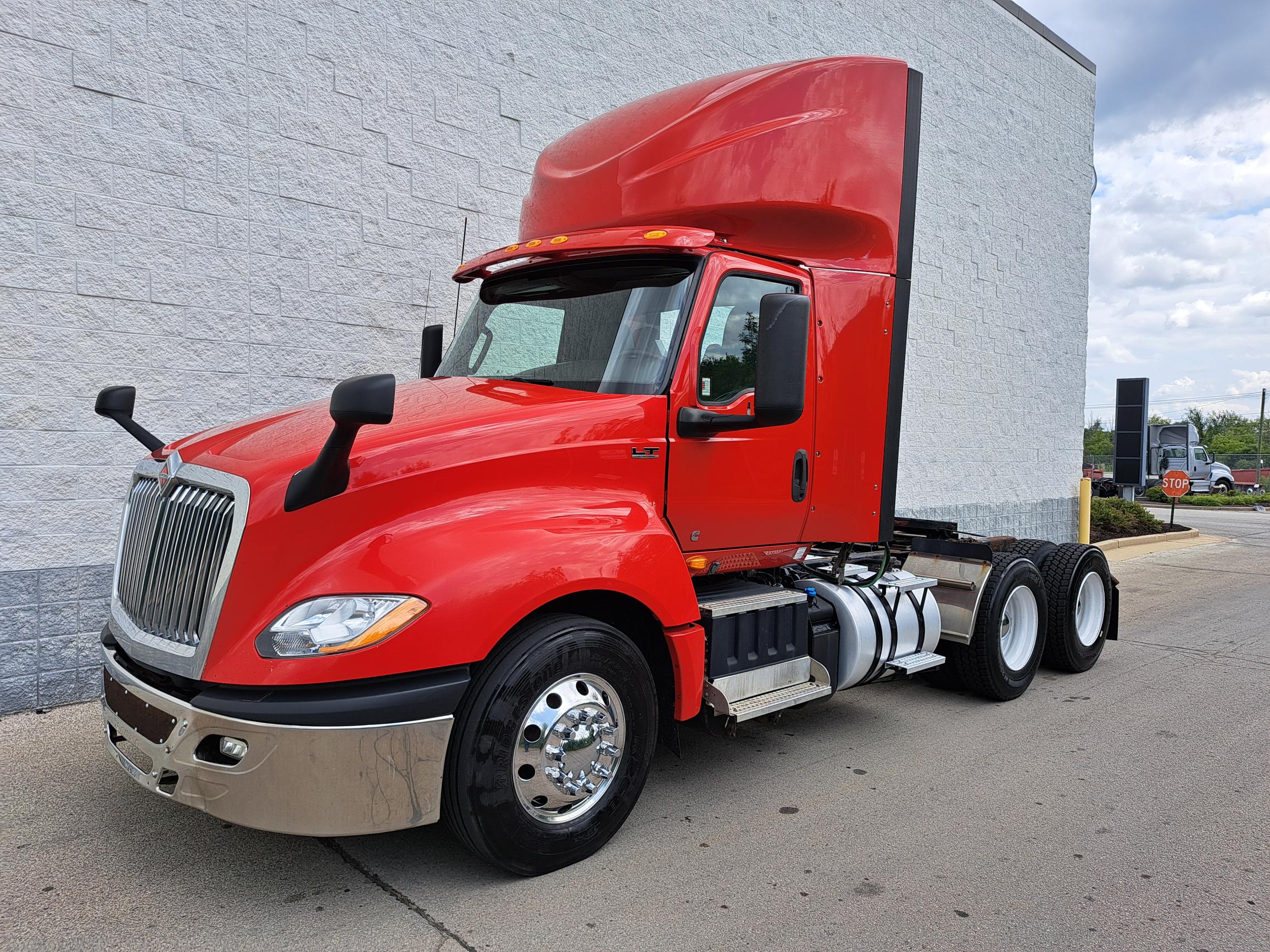2019 INTERNATIONAL LT625 2019 INTERNATIONAL LT625 - image 3 of 6