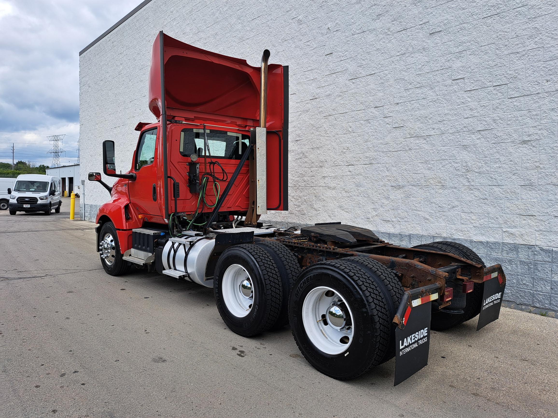 2019 INTERNATIONAL LT625 2019 INTERNATIONAL LT625 - image 4 of 6