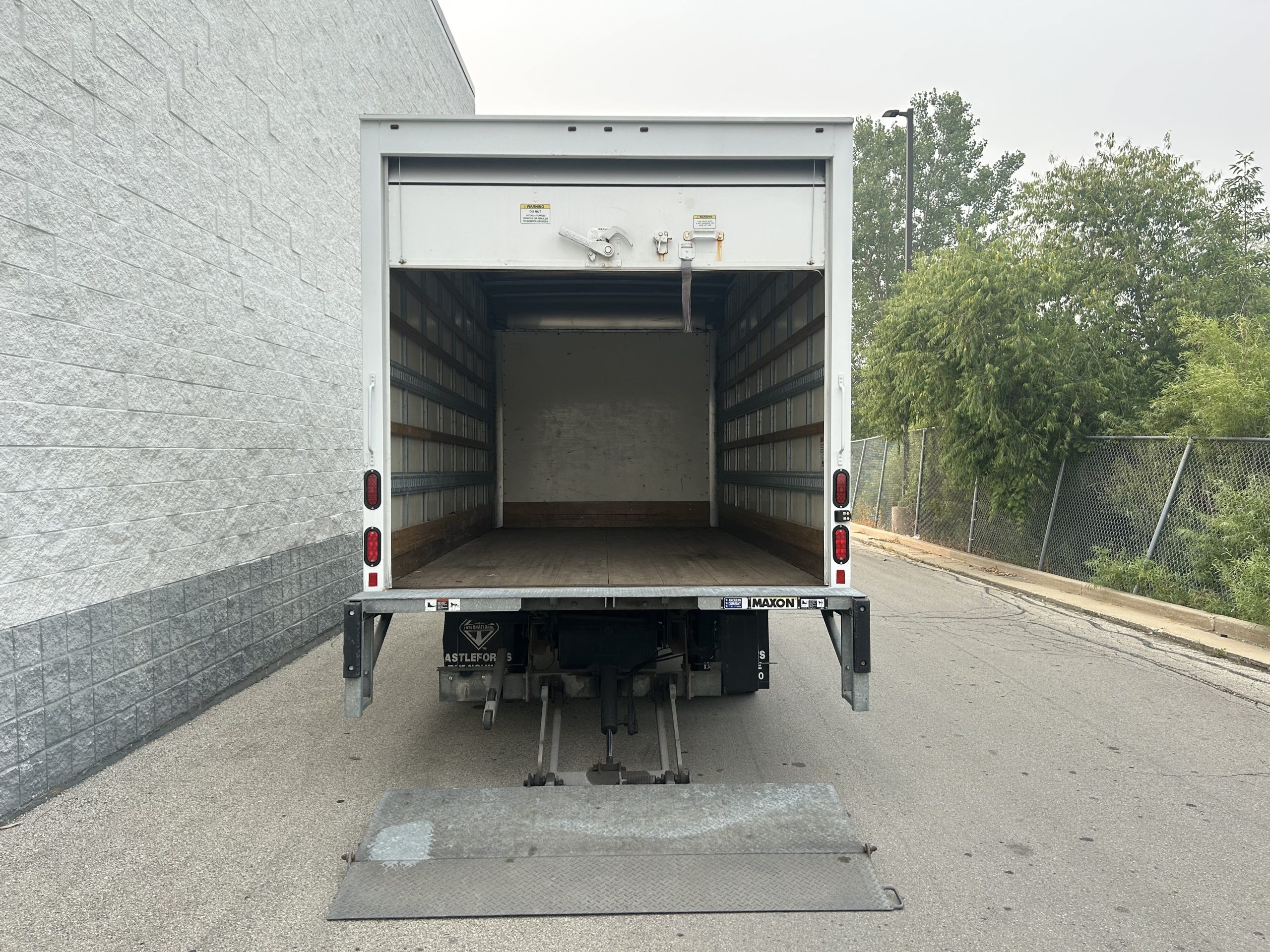 2022 Isuzu NPR 2022 Isuzu NPR - image 3 of 6