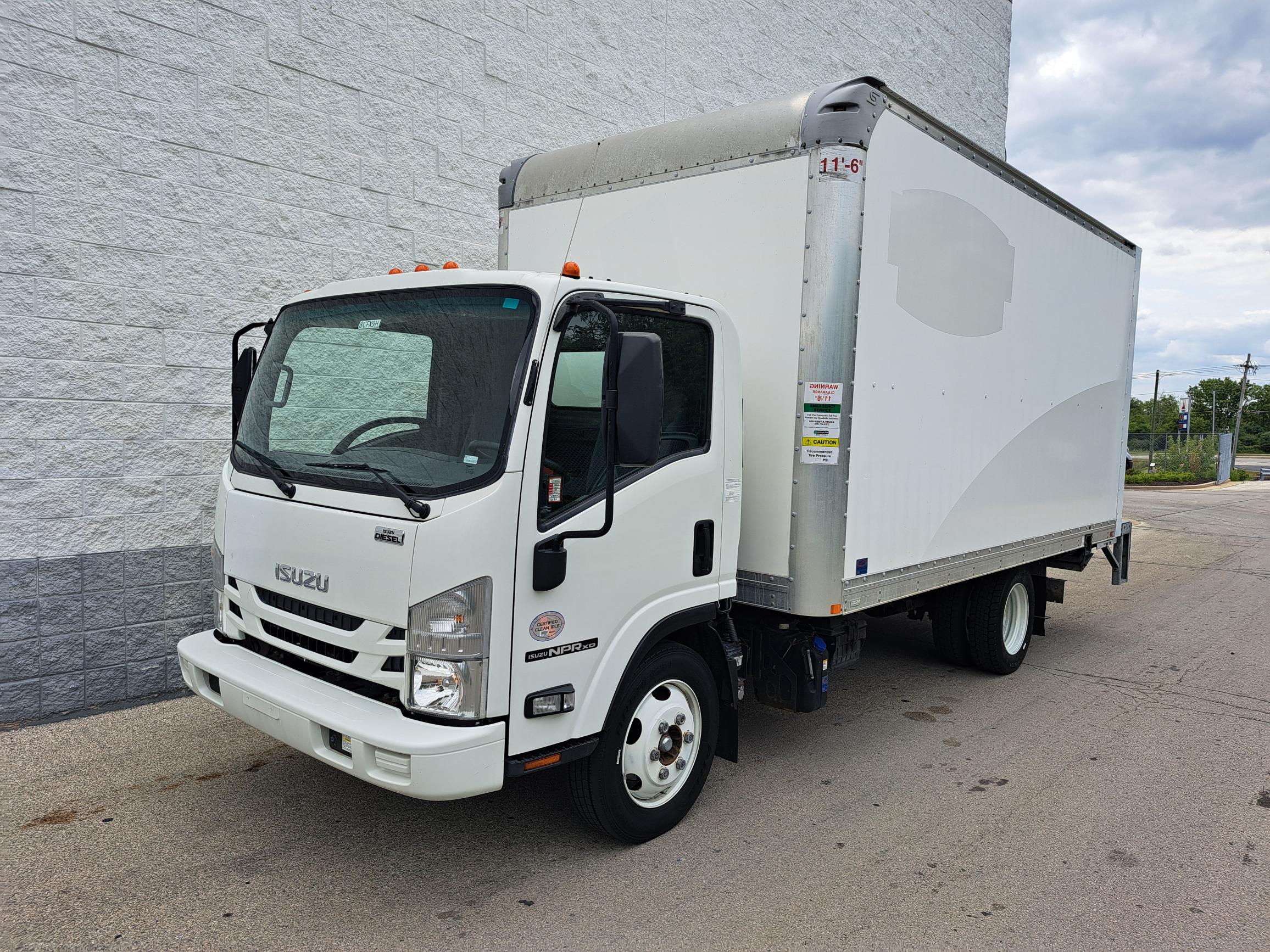 2022 Isuzu NPR 2022 Isuzu NPR - image 3 of 6