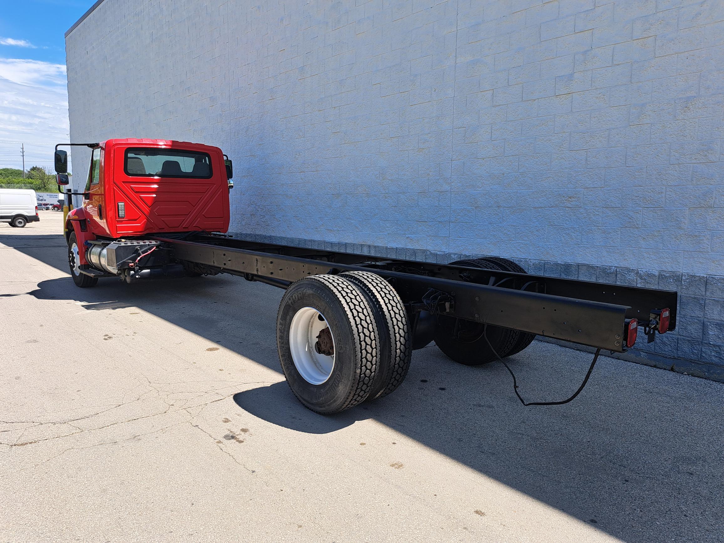 2019 INTERNATIONAL 4300 2019 INTERNATIONAL 4300 - image 4 of 6