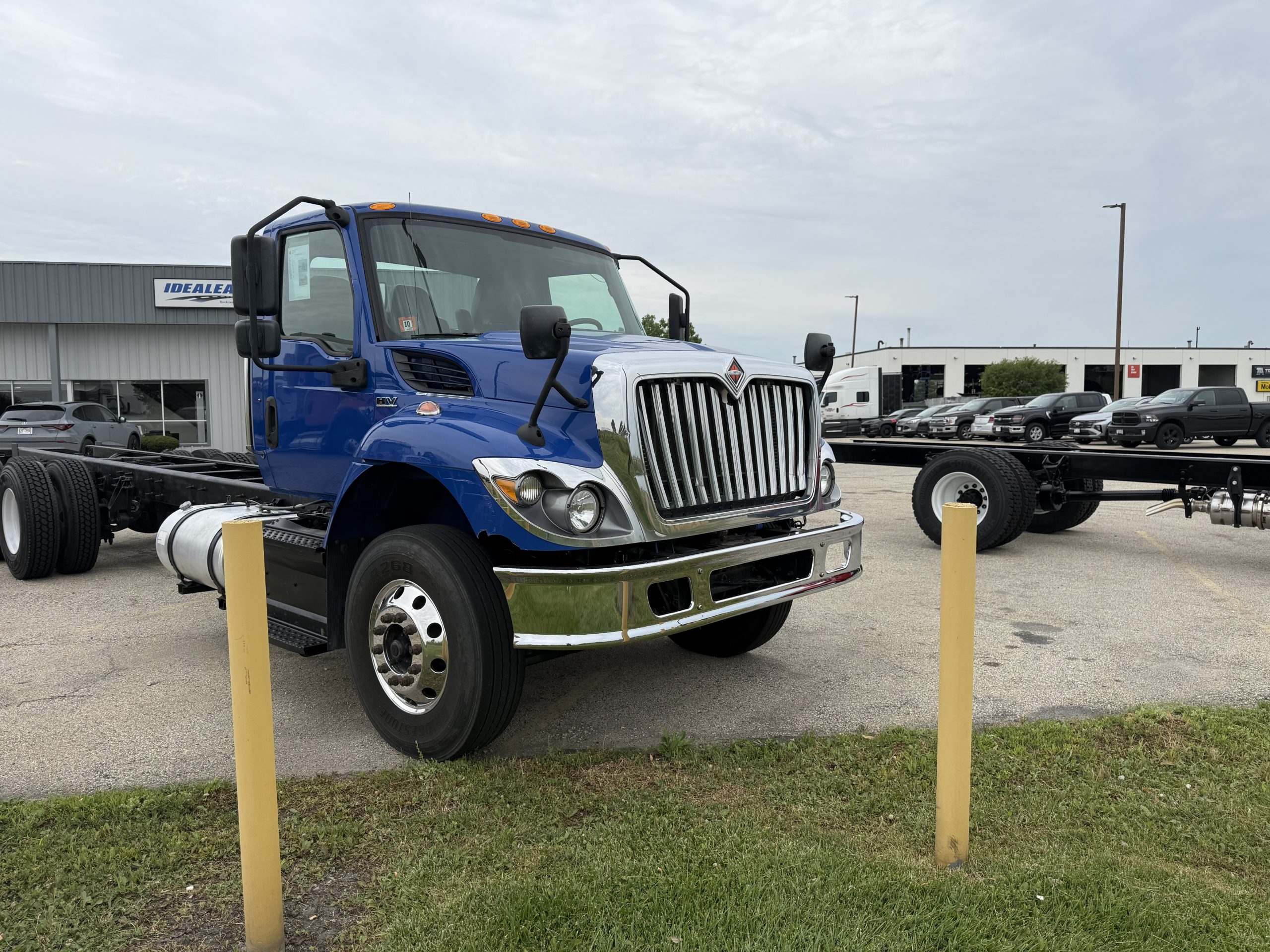 2019 INTERNATIONAL HV607 2019 INTERNATIONAL HV607 - image 2 of 6