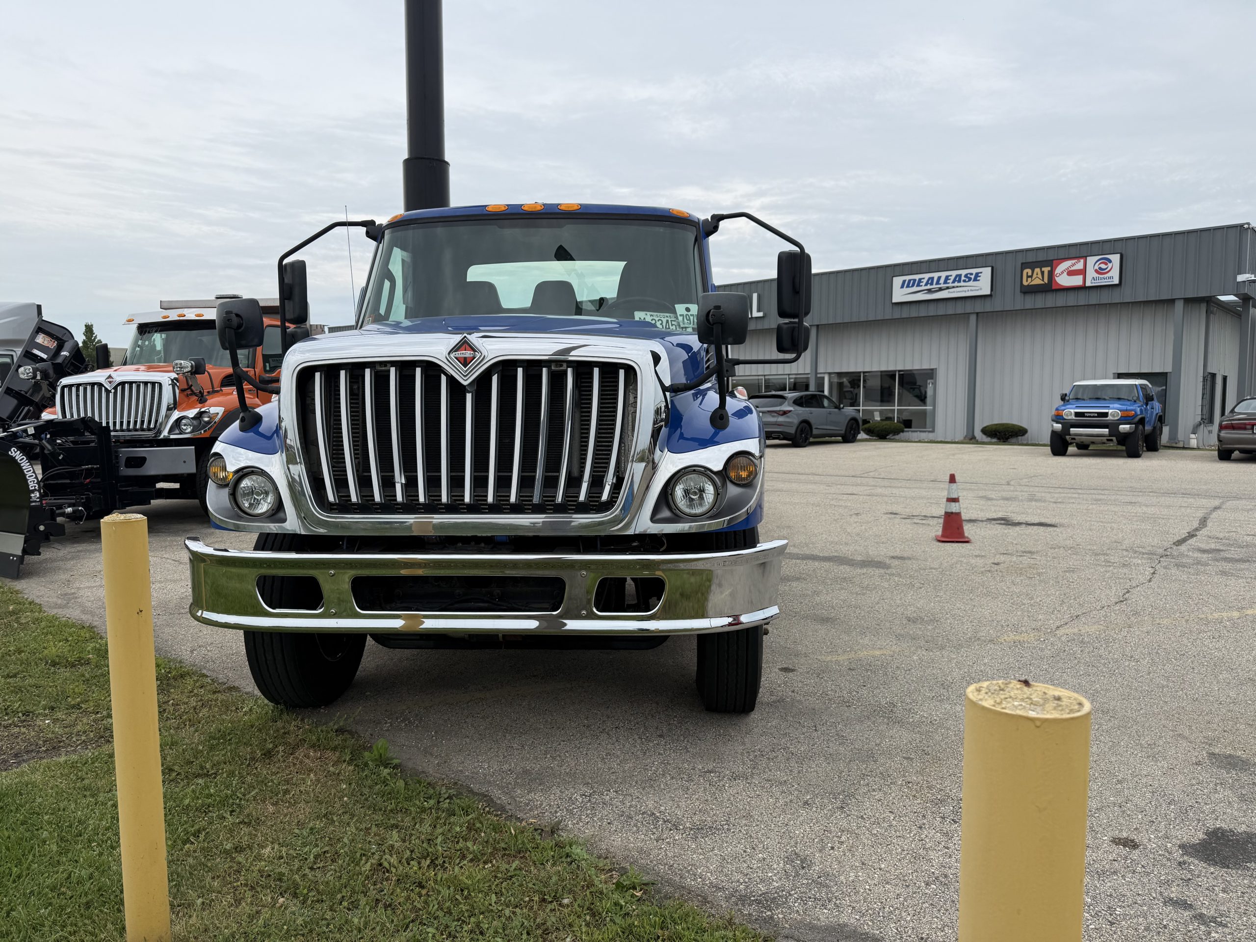 2019 INTERNATIONAL HV607 2019 INTERNATIONAL HV607 - image 3 of 6