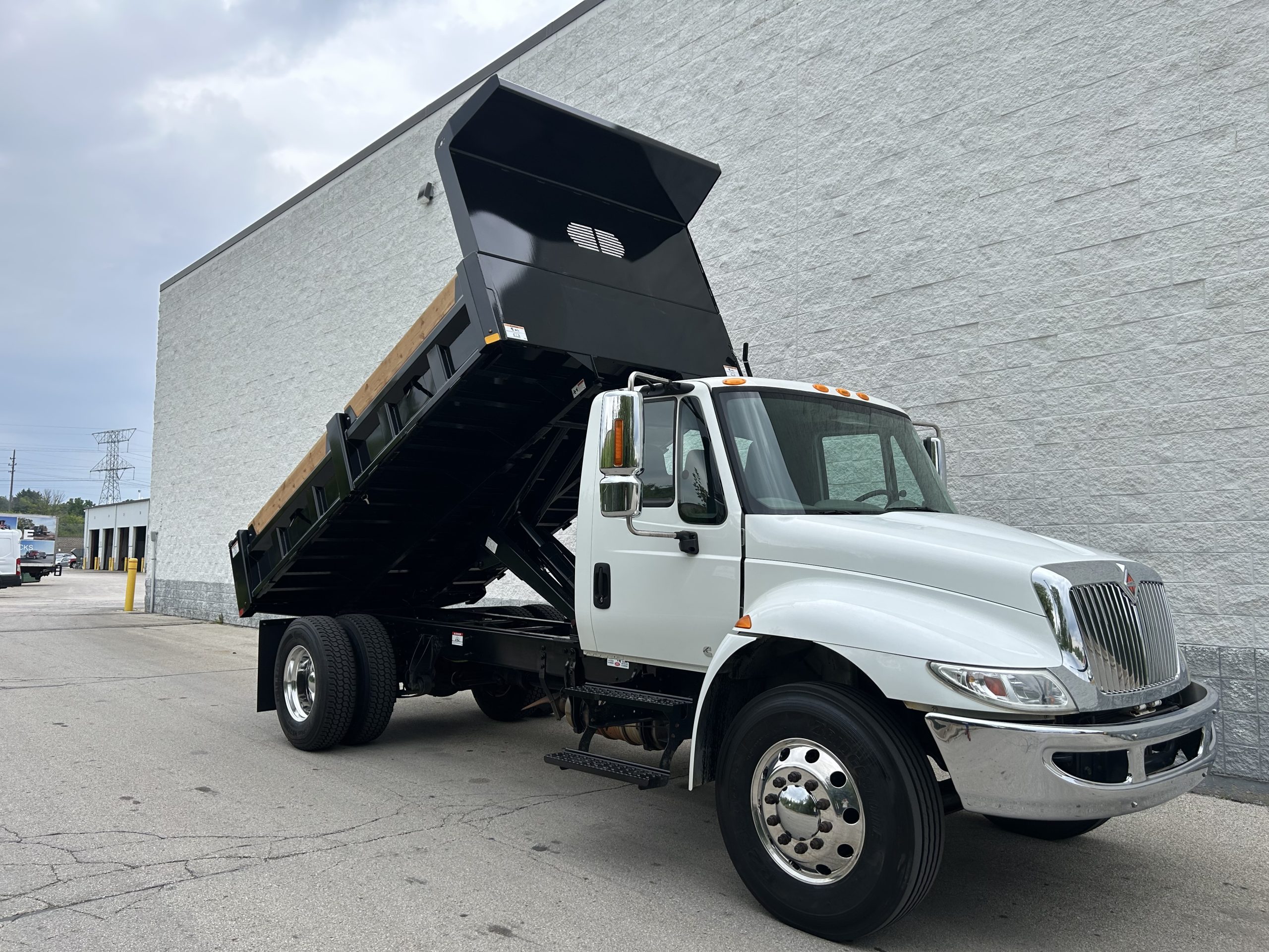 2019 INTERNATIONAL 4300 UT18197-01 2019 INTERNATIONAL 4300 UT18197-01