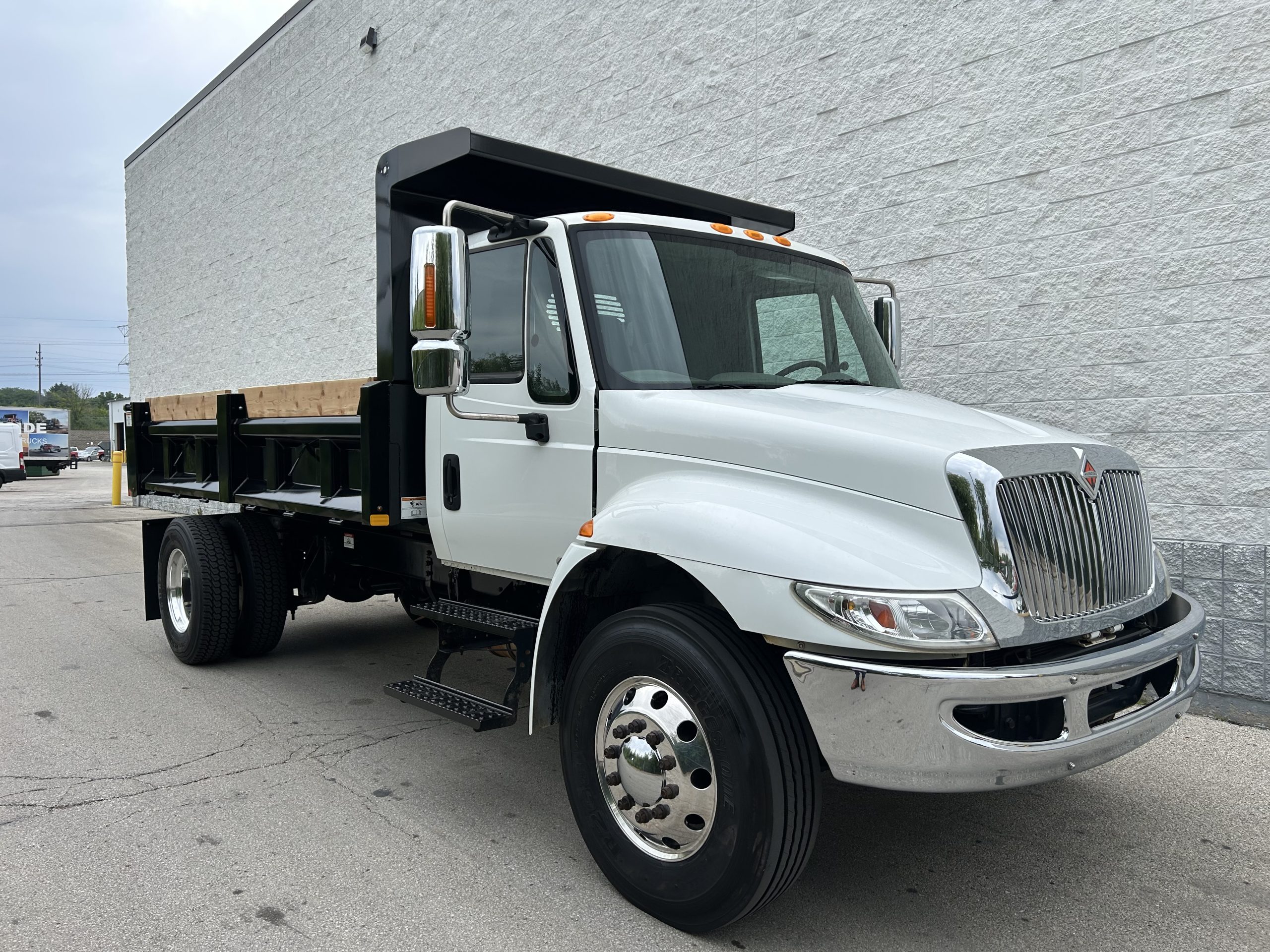 2019 INTERNATIONAL 4300 UT18197-02 2019 INTERNATIONAL 4300 UT18197-02