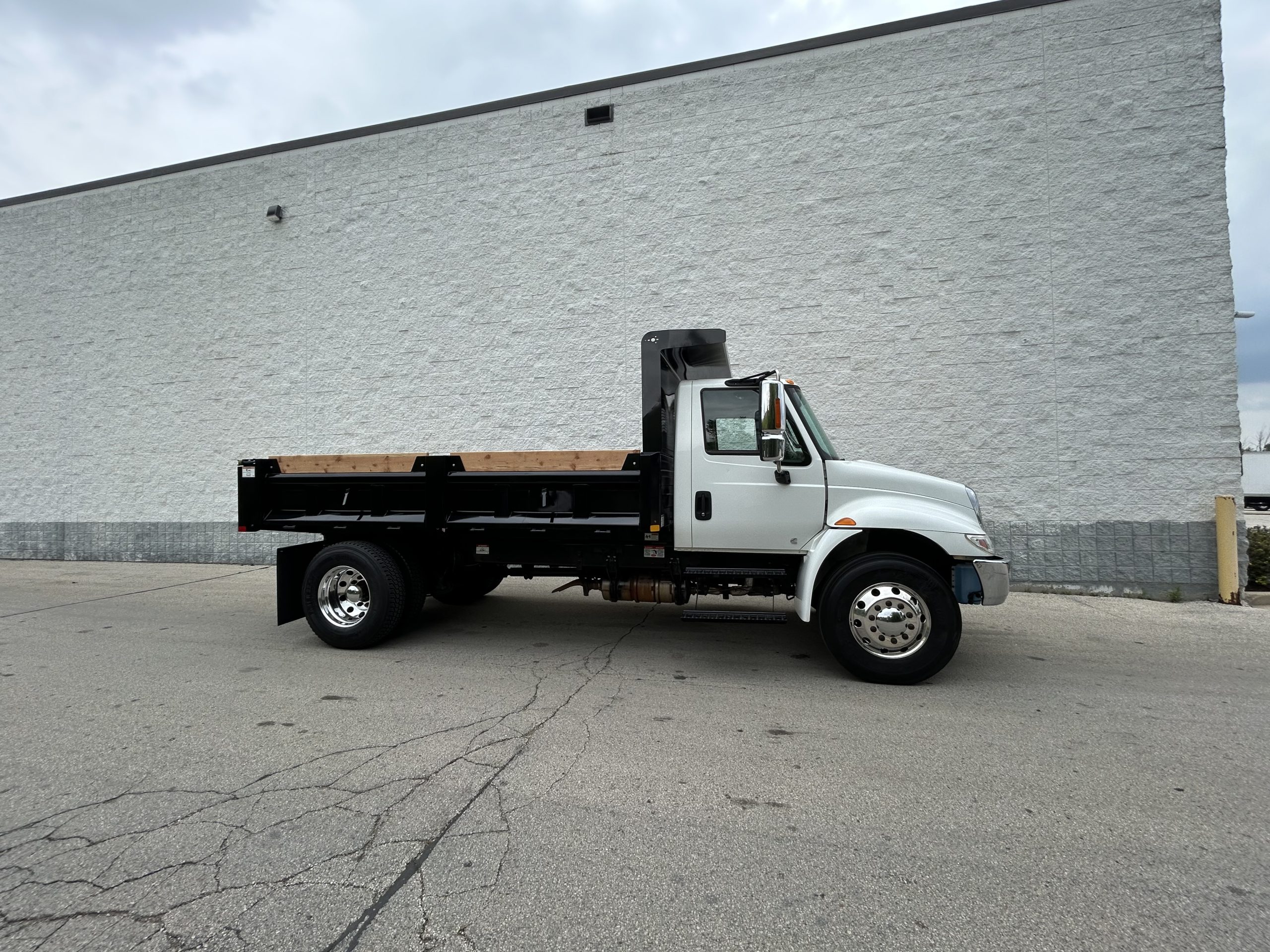 2019 INTERNATIONAL 4300 UT18197-03 2019 INTERNATIONAL 4300 UT18197-03