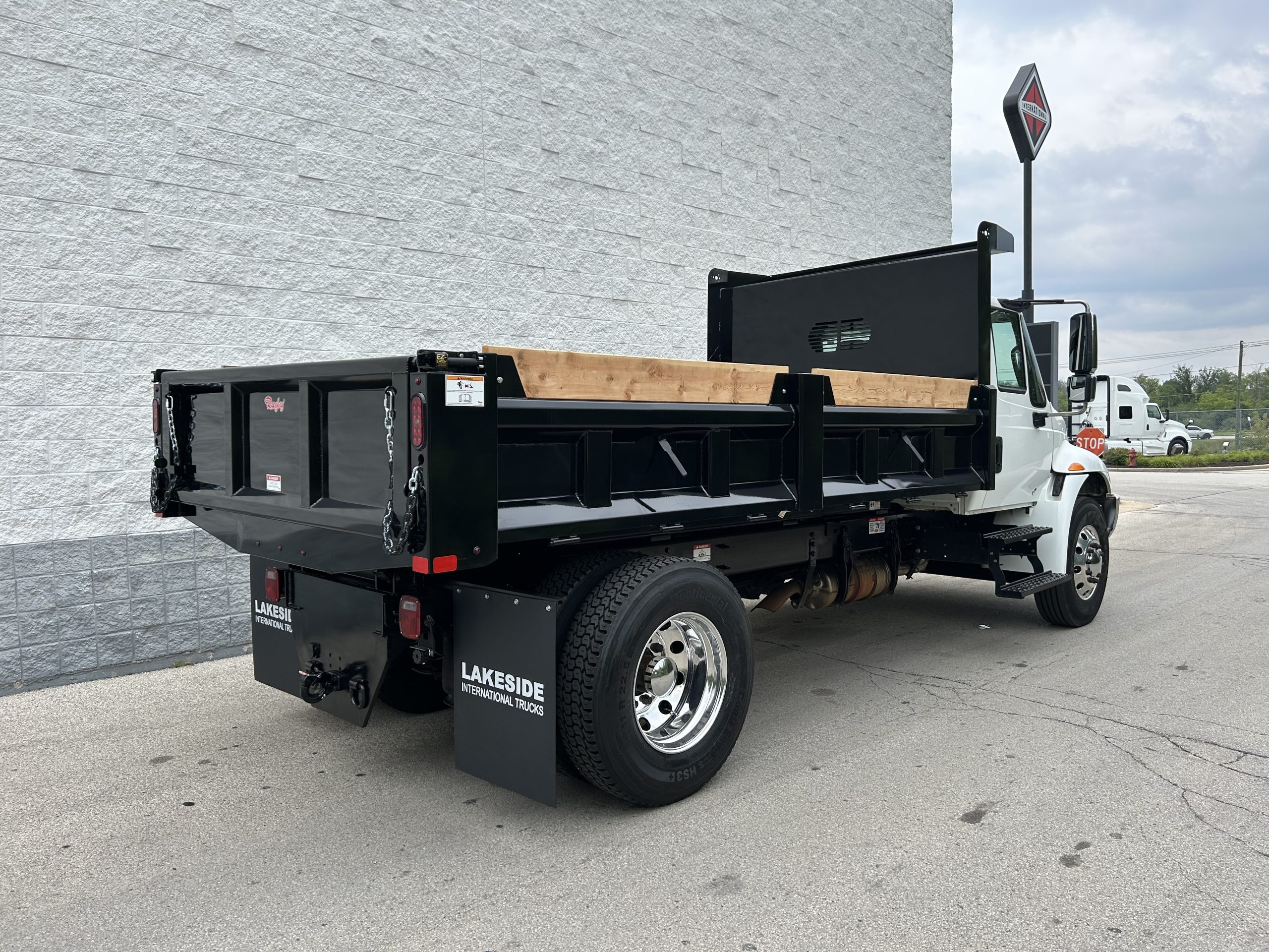 2019 INTERNATIONAL 4300 UT18197-04 2019 INTERNATIONAL 4300 UT18197-04