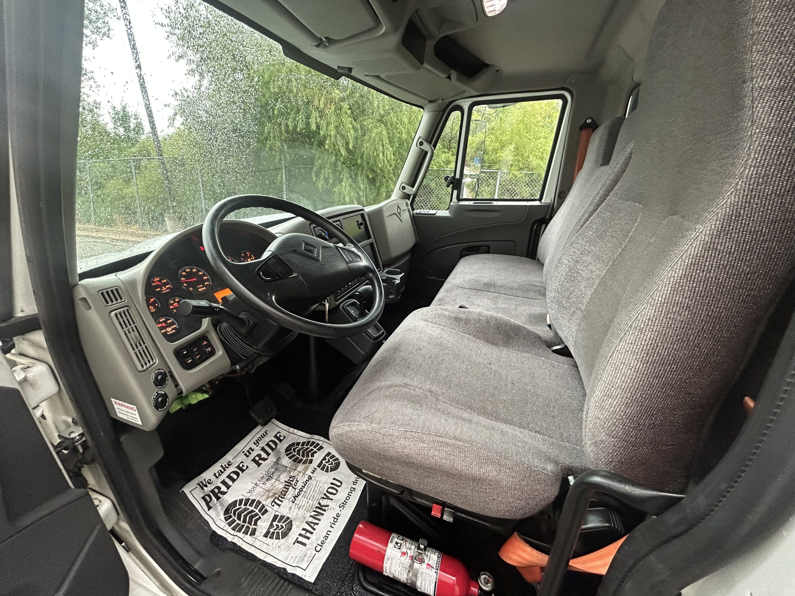 2019 International 4300 UT18208-17 2019 International 4300 UT18208-17