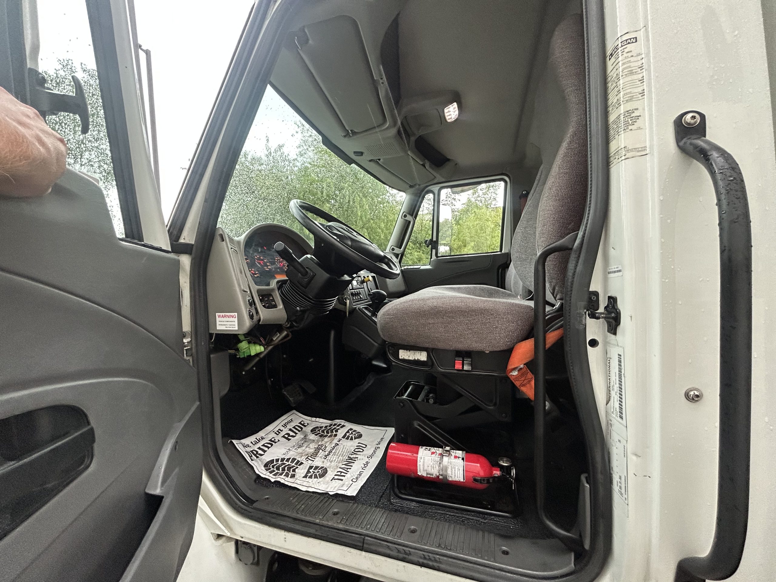 2019 International 4300 UT18208-18 2019 International 4300 UT18208-18
