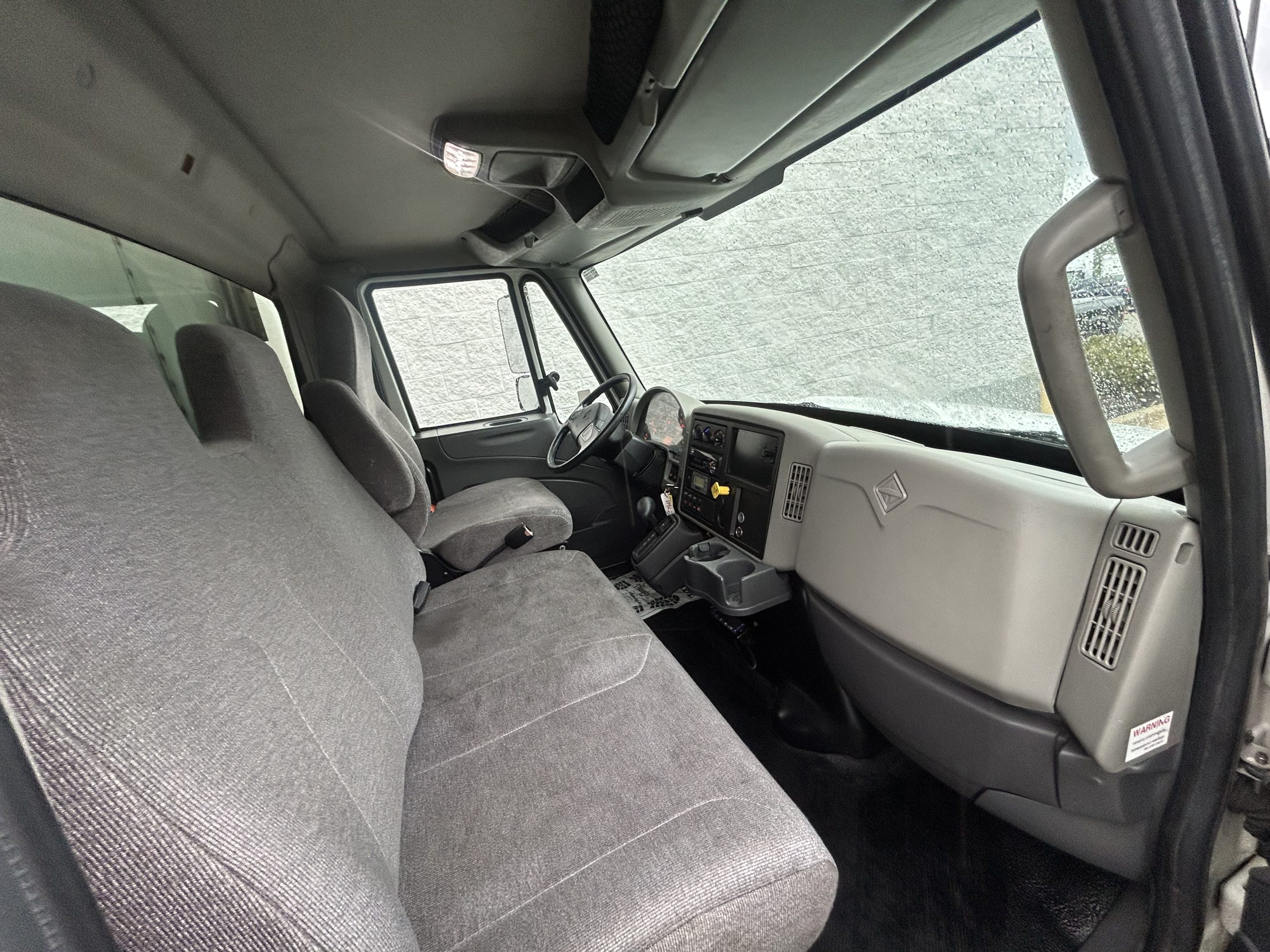 2019 International 4300 UT18208-20 2019 International 4300 UT18208-20
