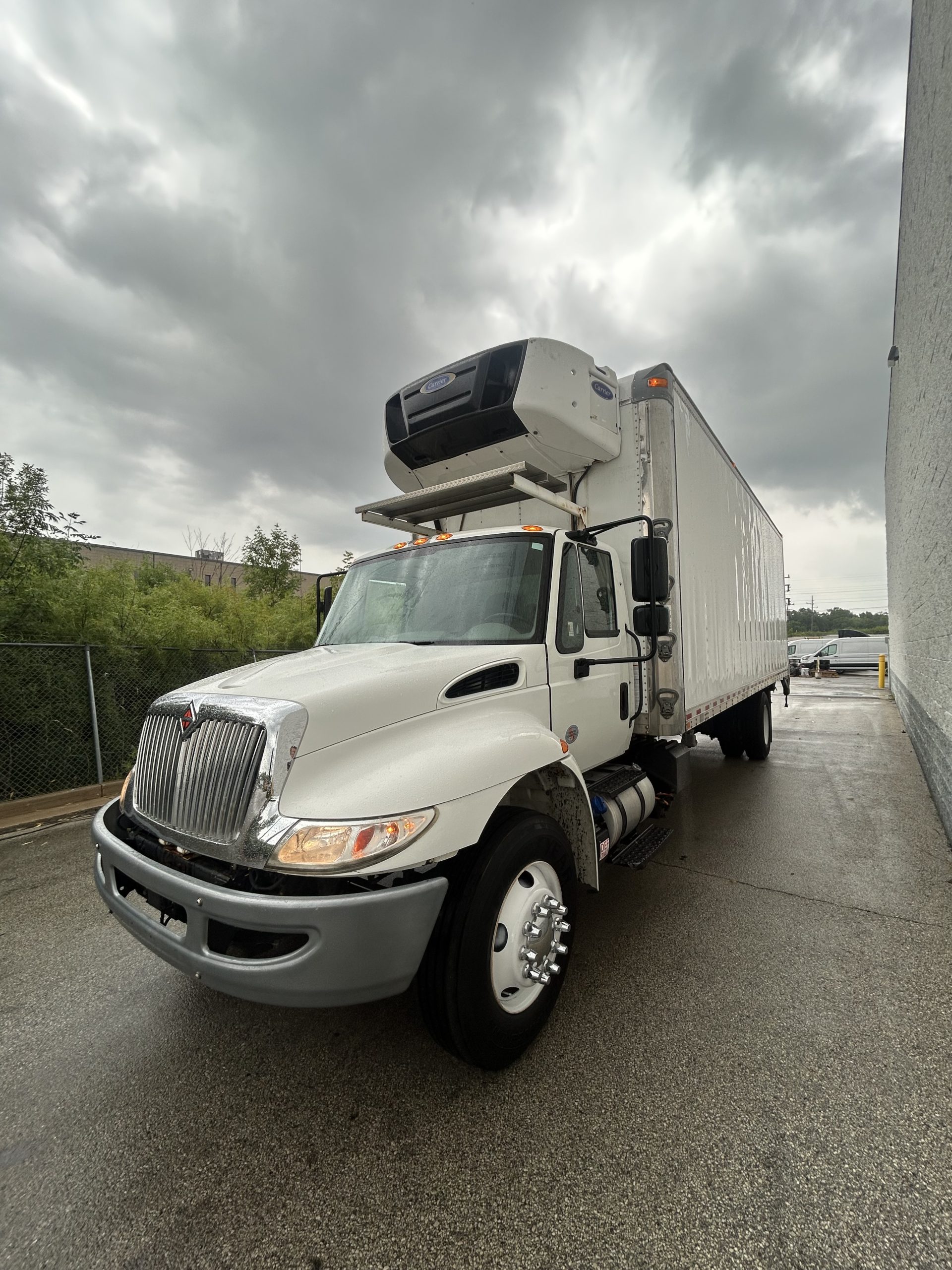 2019 International 4300 UT18208-27 2019 International 4300 UT18208-27