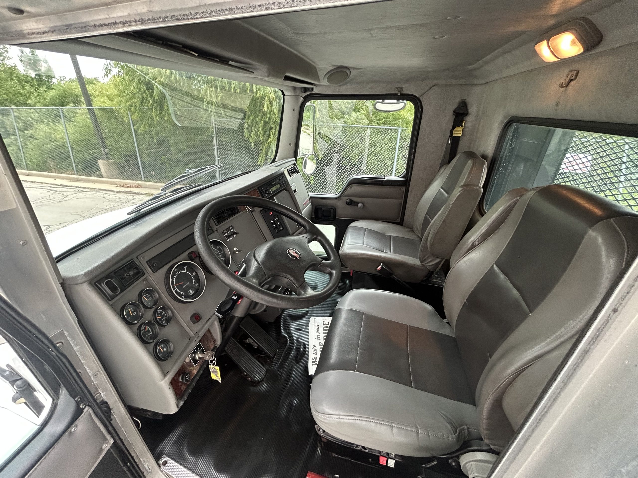 2006 KENWORTH T300 UT18221-02 2006 KENWORTH T300 UT18221-02